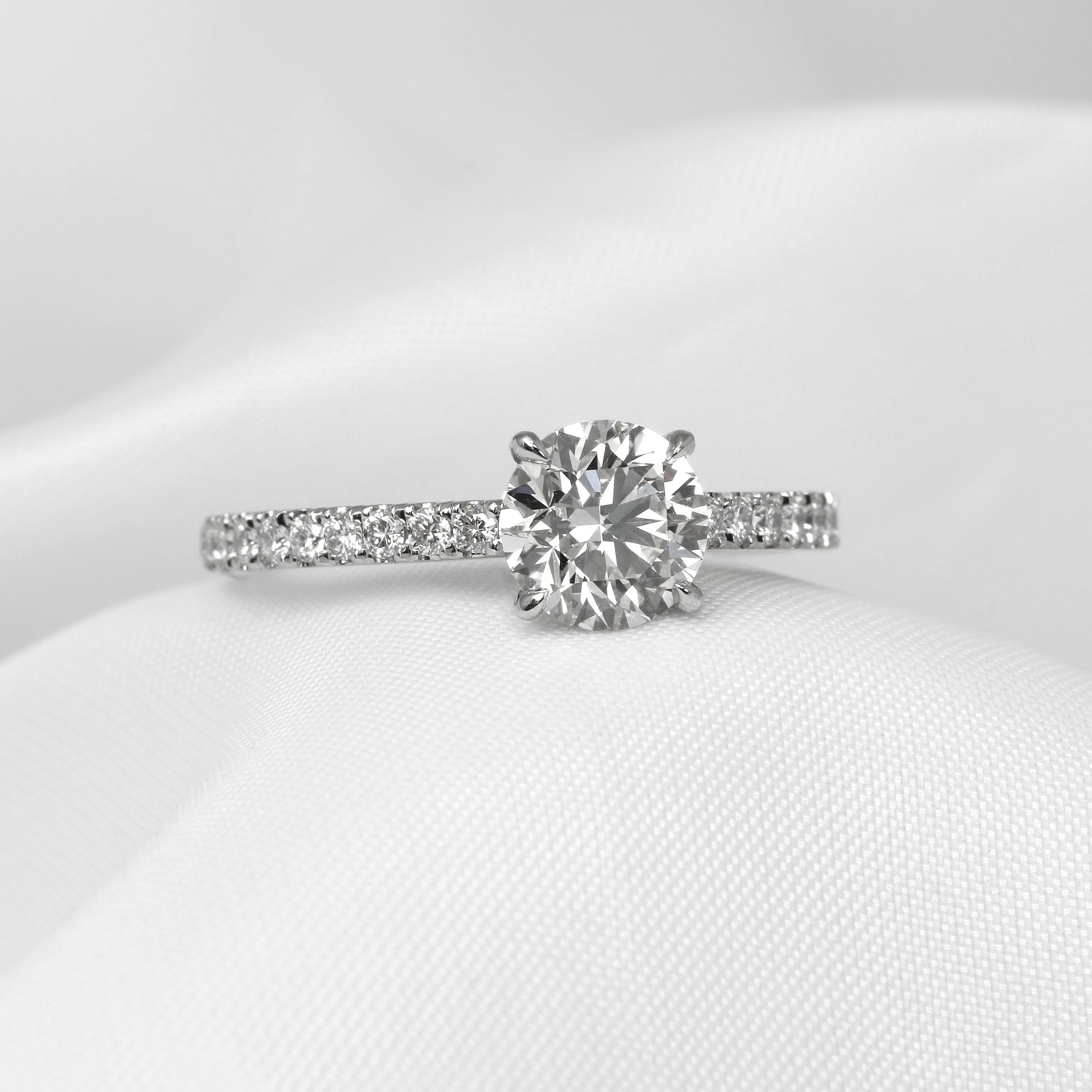  0.90ct Diamond Solitare Ring în Platinum £3,295.00 