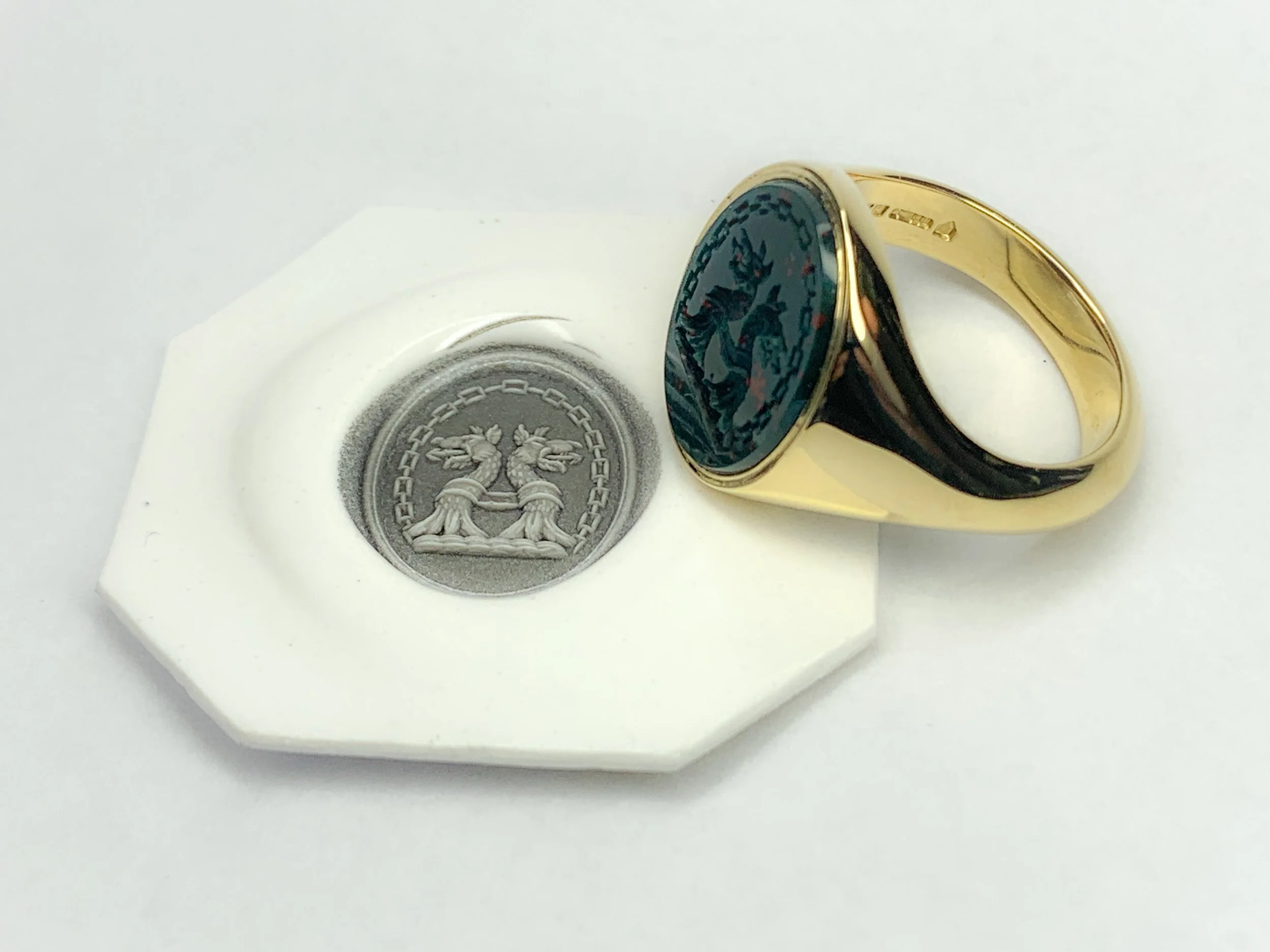  Explore our Signet Ring Range Ready to be Engraved with your Crest 