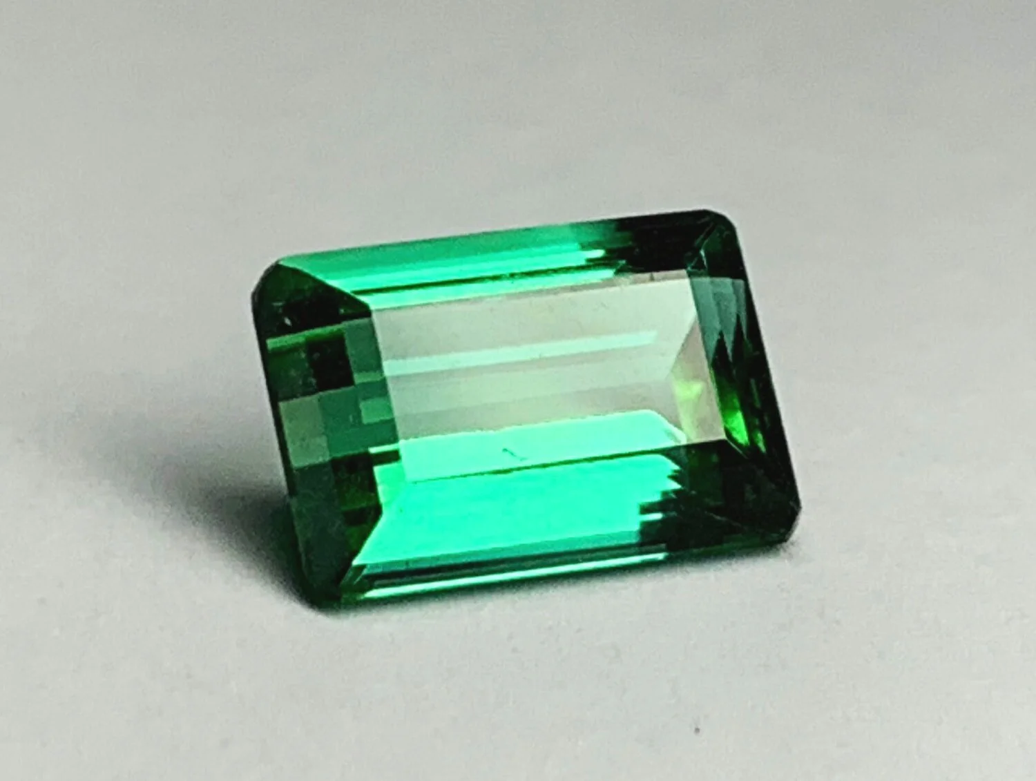  Image 13. The same stone after our lapidary has re-polished the facets. 