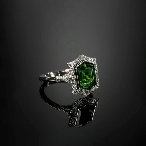 Platinum+mounted+green+tourmaline+and+diamond+hexagonal+cluster+ring.jpg