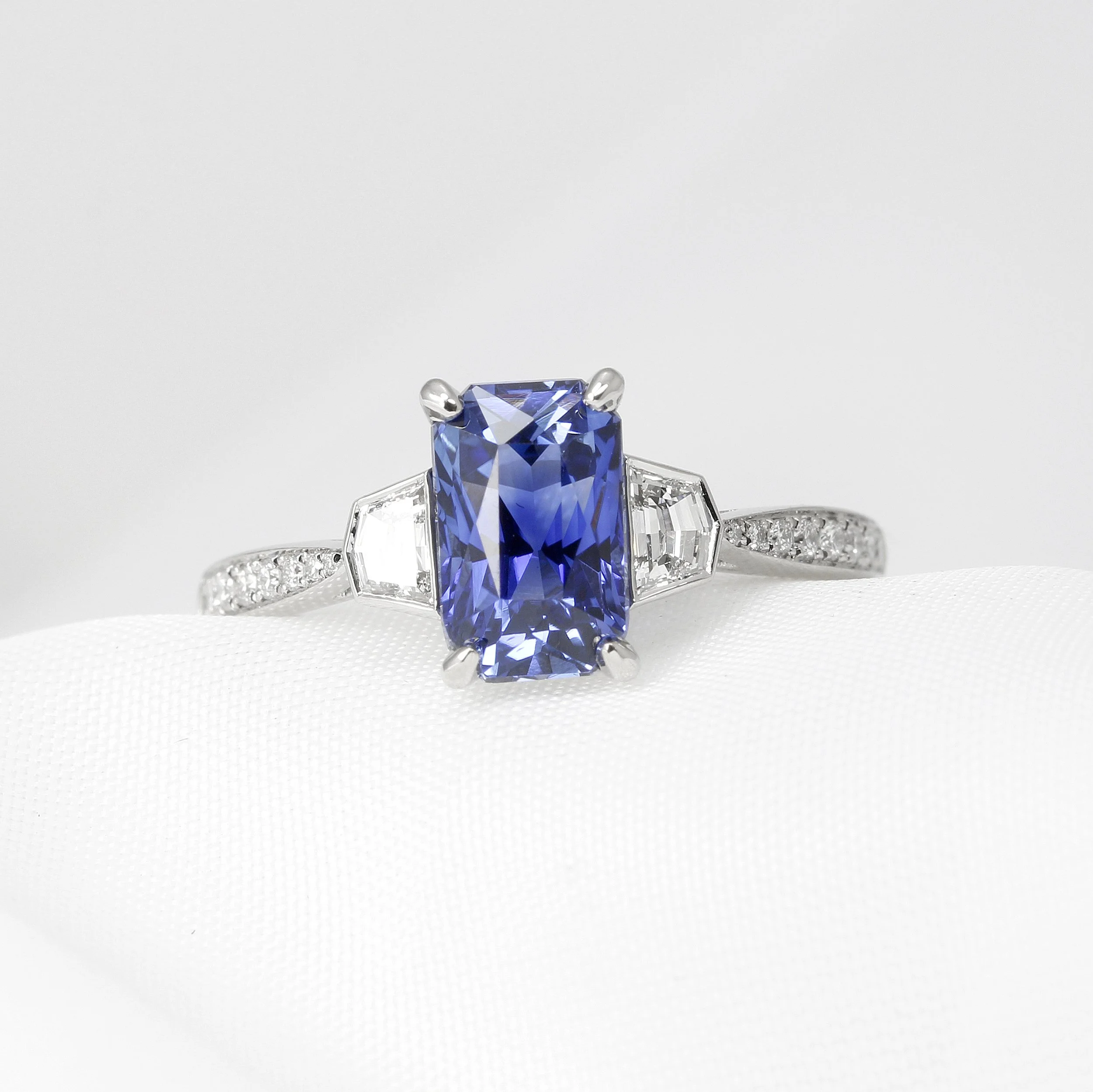  Sapphire and Diamond Ring in Platinum £3,995.00 with Certificate  
