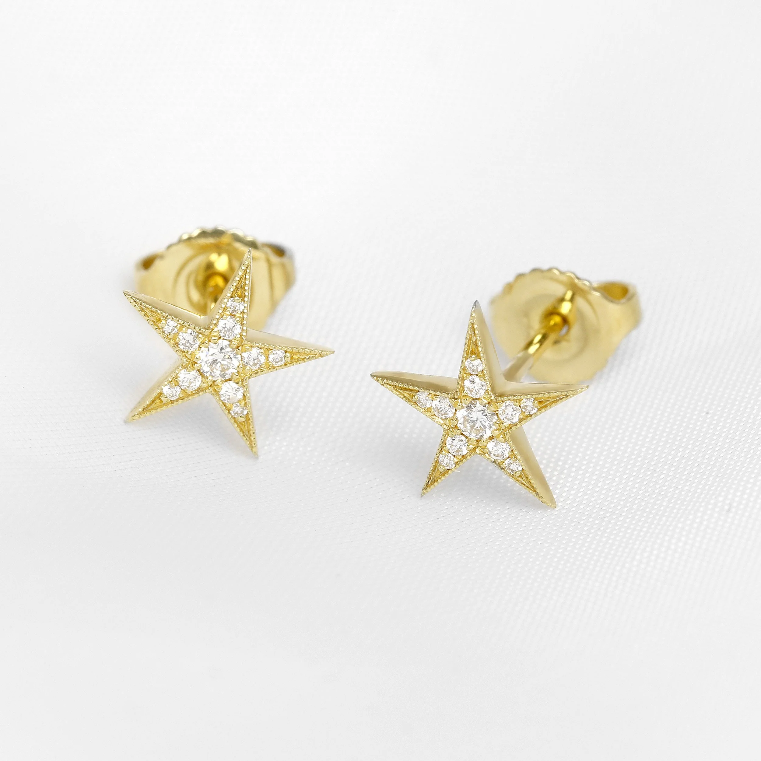  Timothy Roe Diamond Star Stud Earrings in Yellow Gold £575.00 