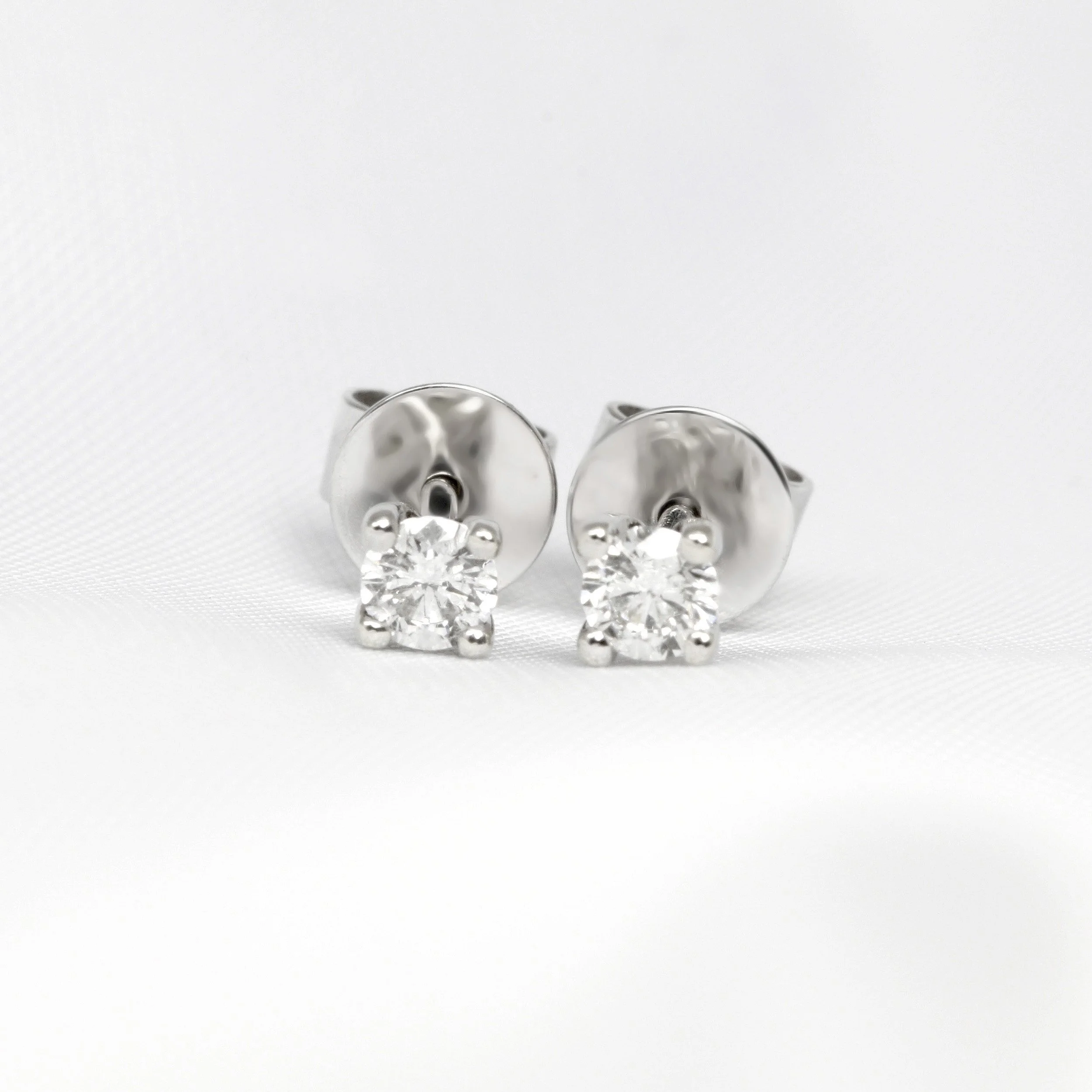  Timothy Roe Claw Set Diamond Stud Earrings in White Gold £545.00 