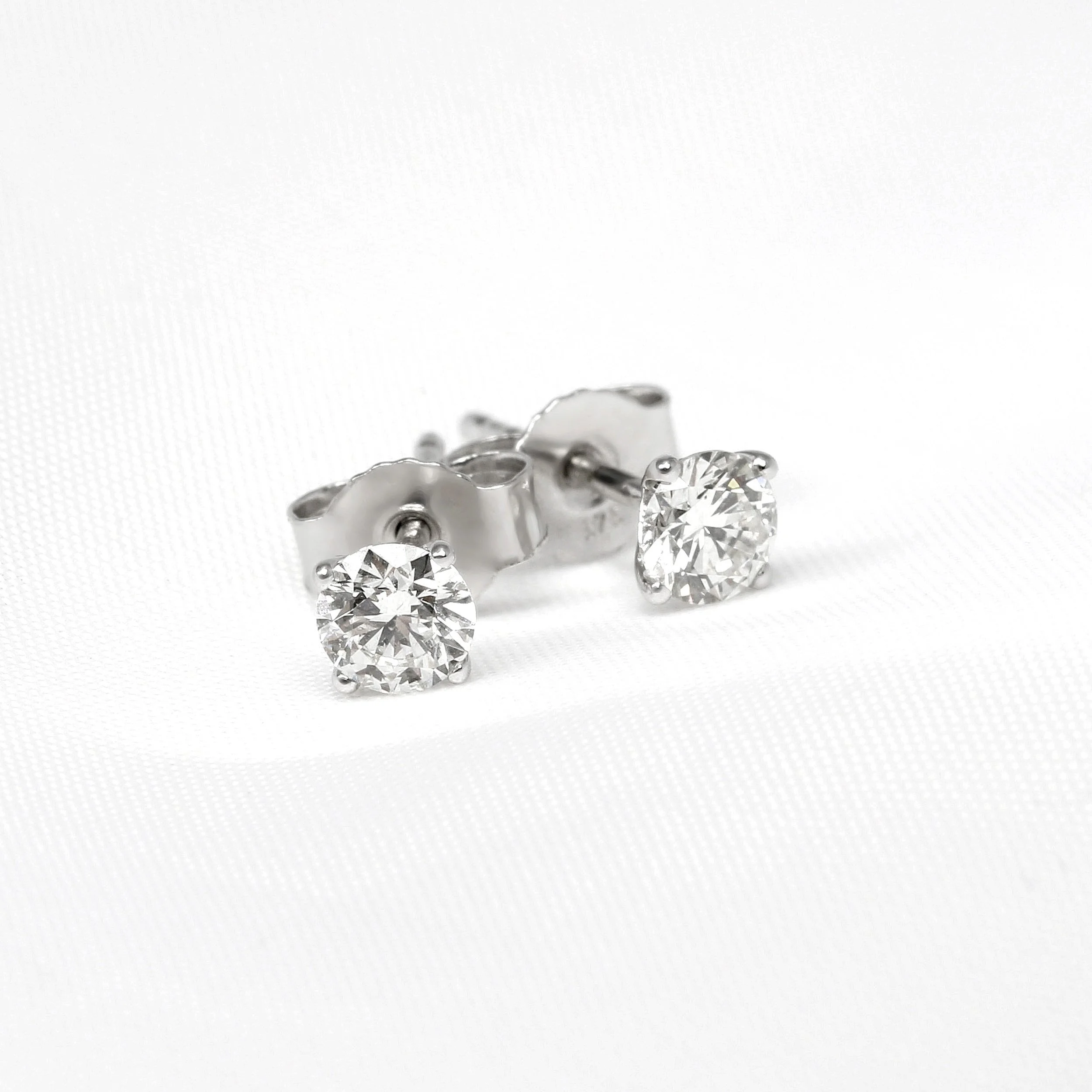  Timothy Roe 0.60ct Claw Set White Gold Diamond Stud Earrings 