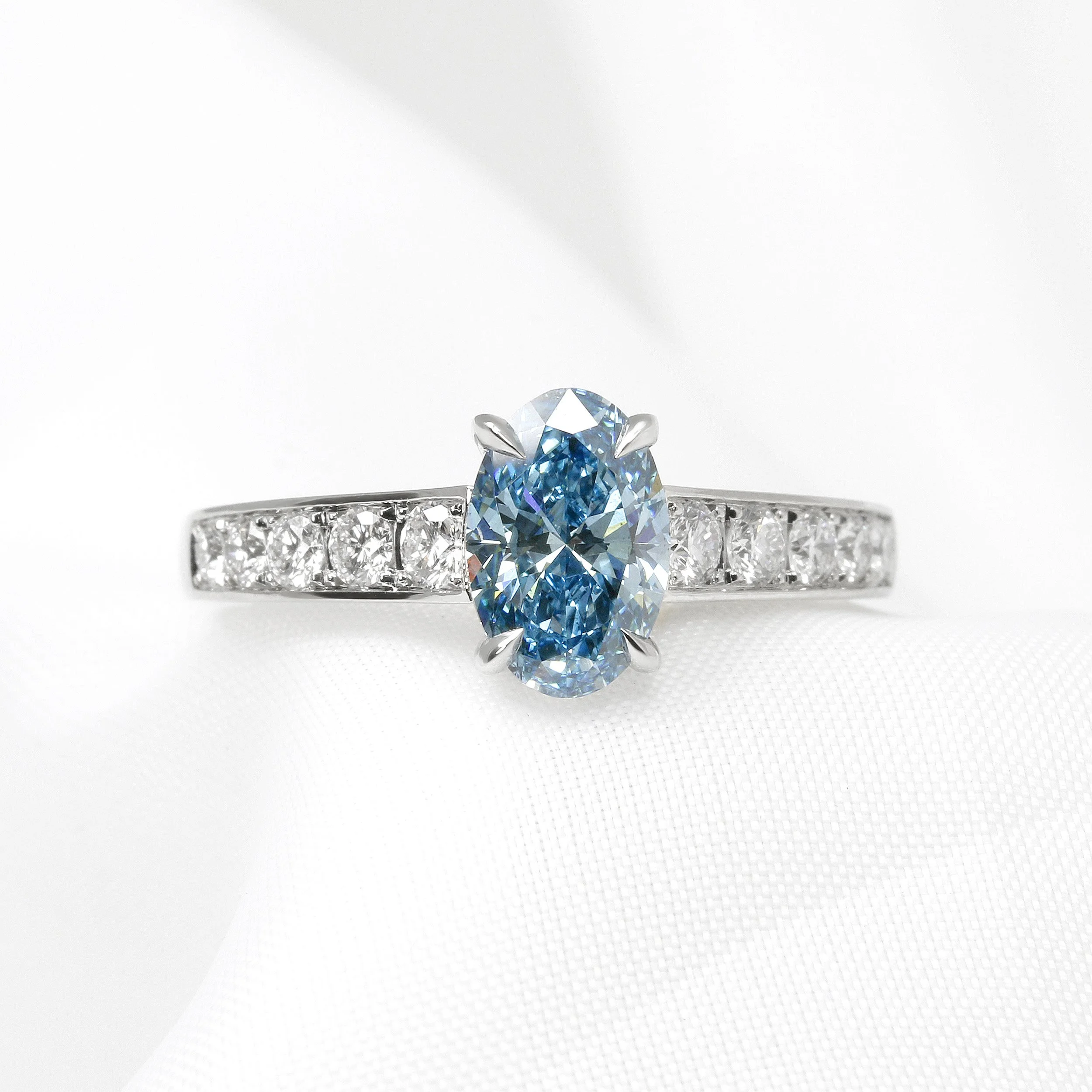  Timothy Roe Laboratory-Grown Blue Diamond Ring with Diamond Shoulders in Platinum 1.08ct Blue Laboratory-Grown Blue Diamond in Centre 