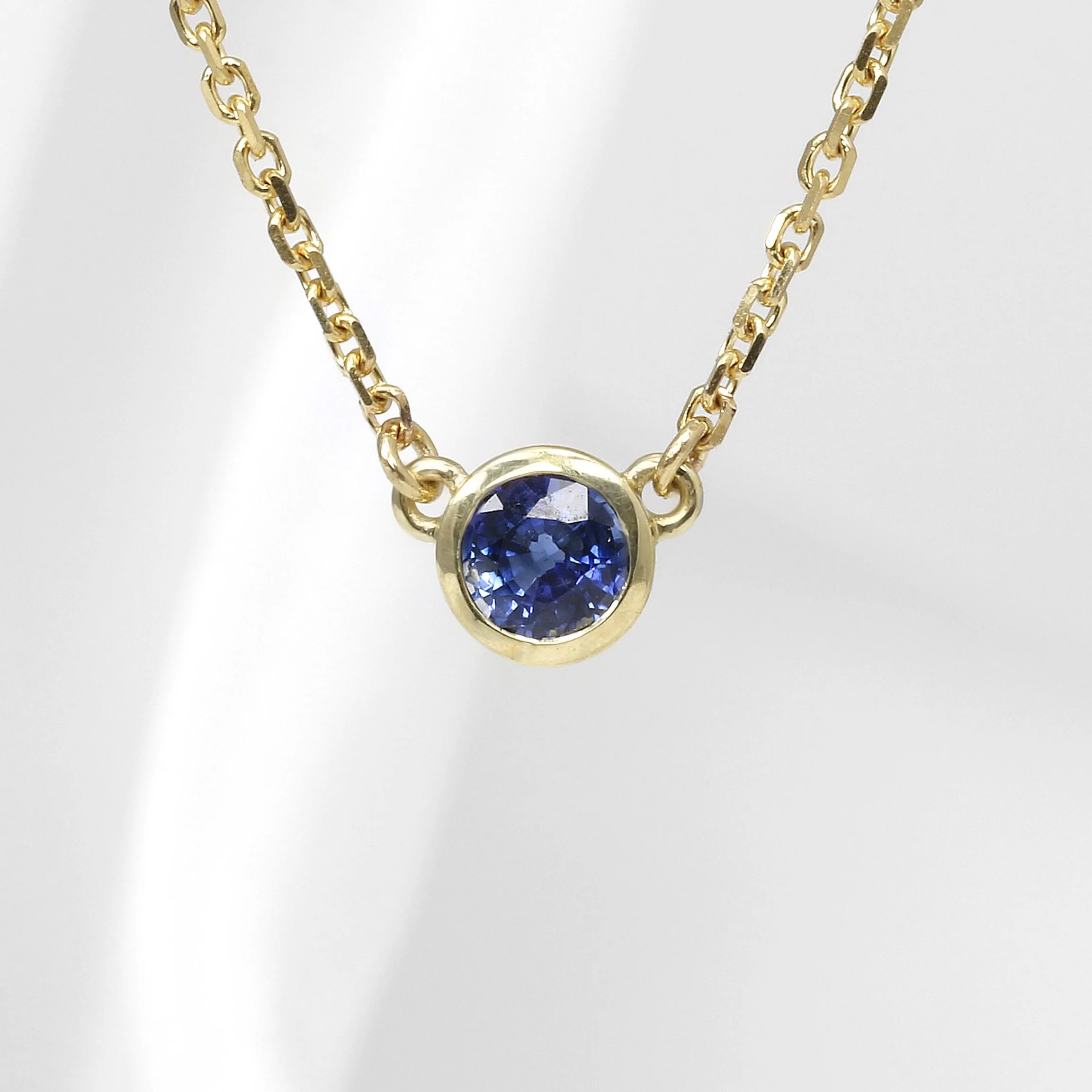  Timothy Roe Sapphire Necklace in Yellow Gold £565.00 
