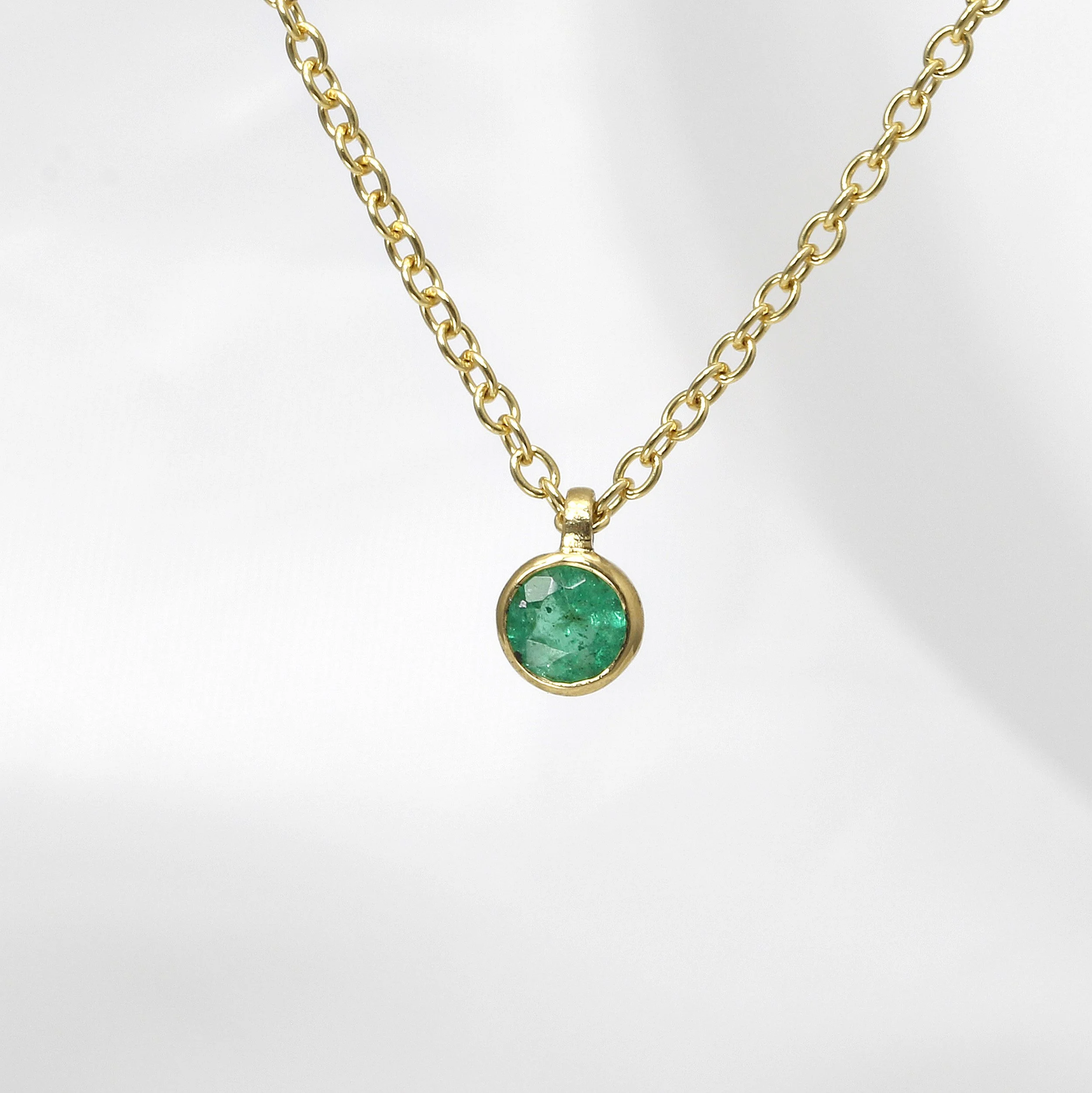Solitaire Emerald Pendant in Yellow Gold