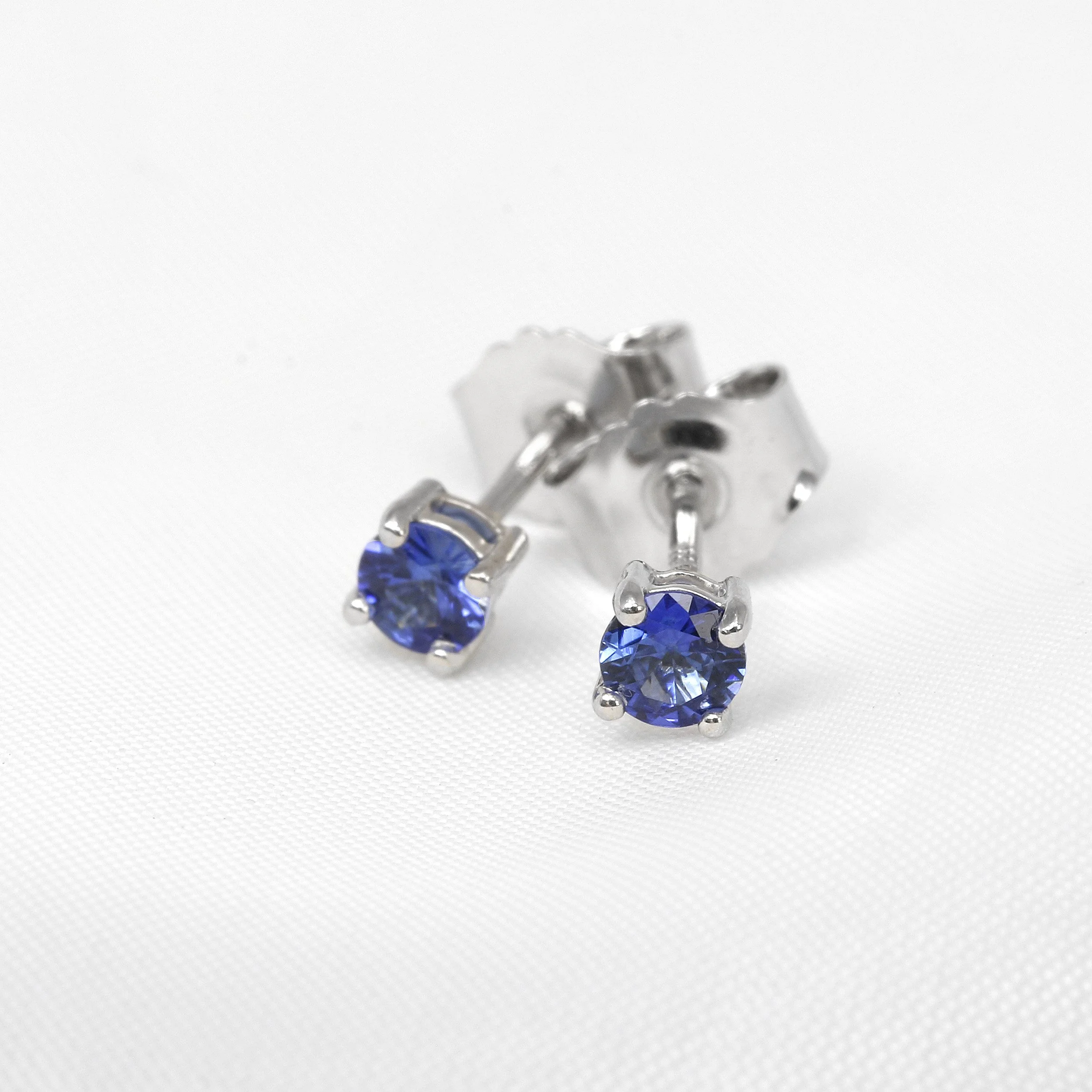  Timothy Roe Sapphire Stud Earrings in 9ct White Gold £575.00 