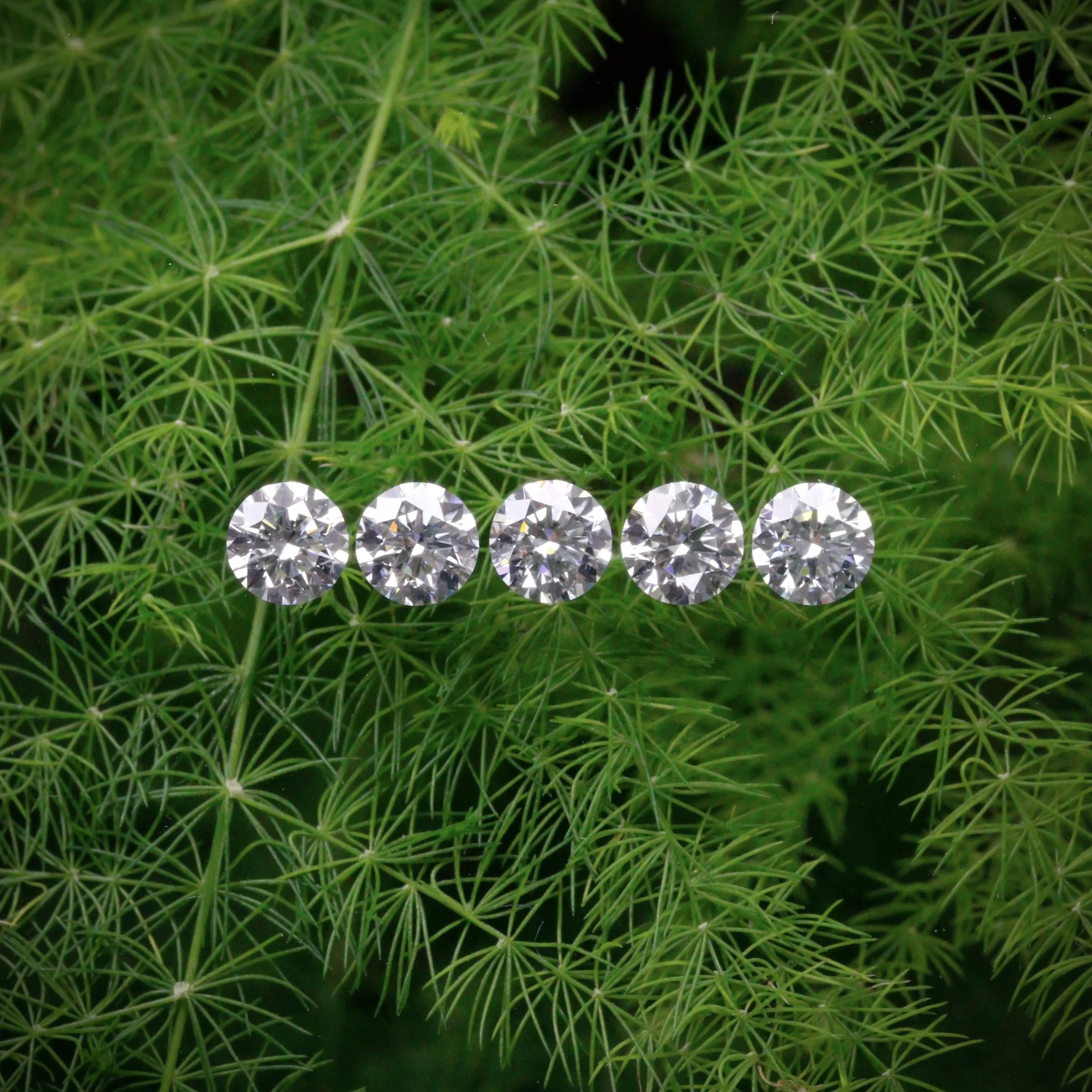 Diamond - Round Brilliant cut, set of 5 matched stones. 1.50ct total G/H colour. 