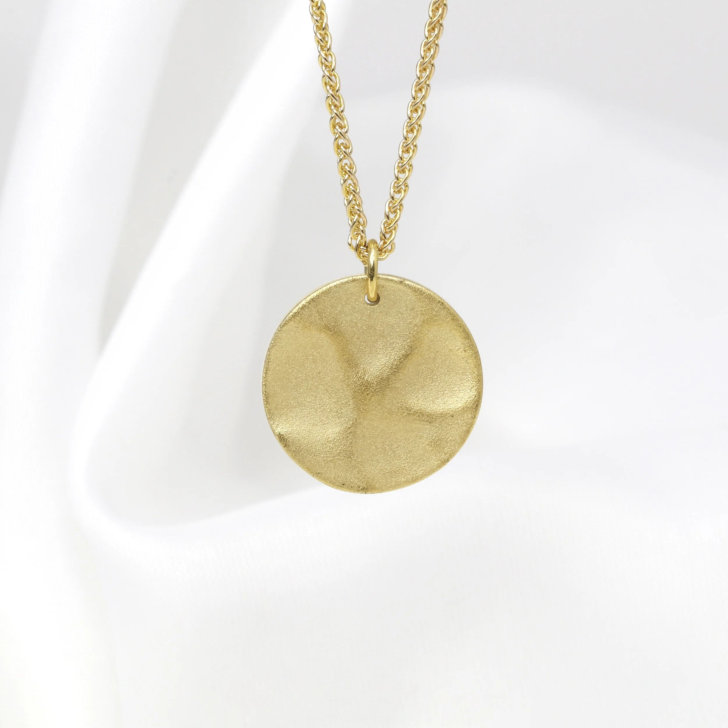  Medium Molten Disc Pendant in Yellow Gold £695.00 