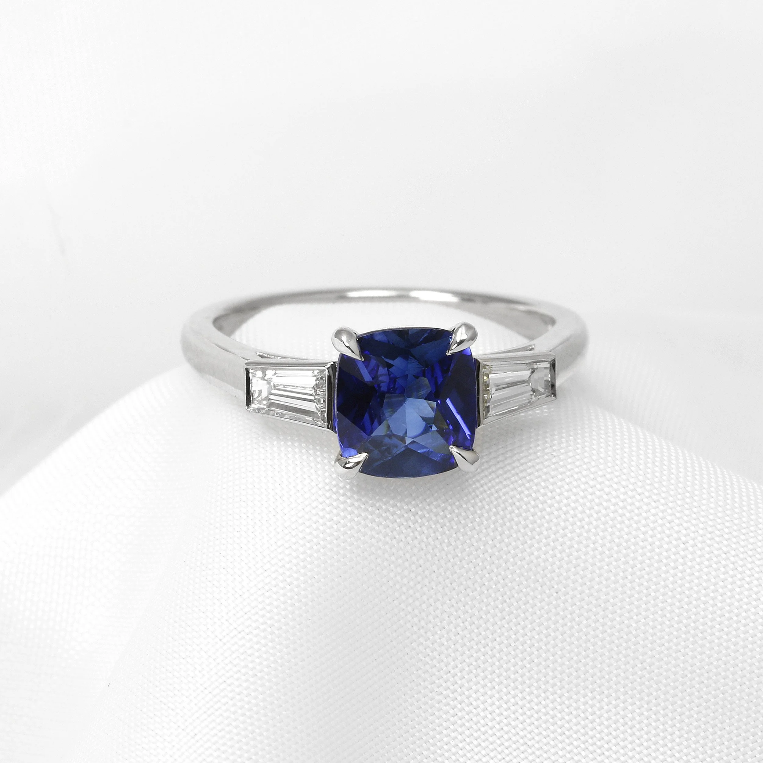  Sapphire and baguette diamond ring in platinum  