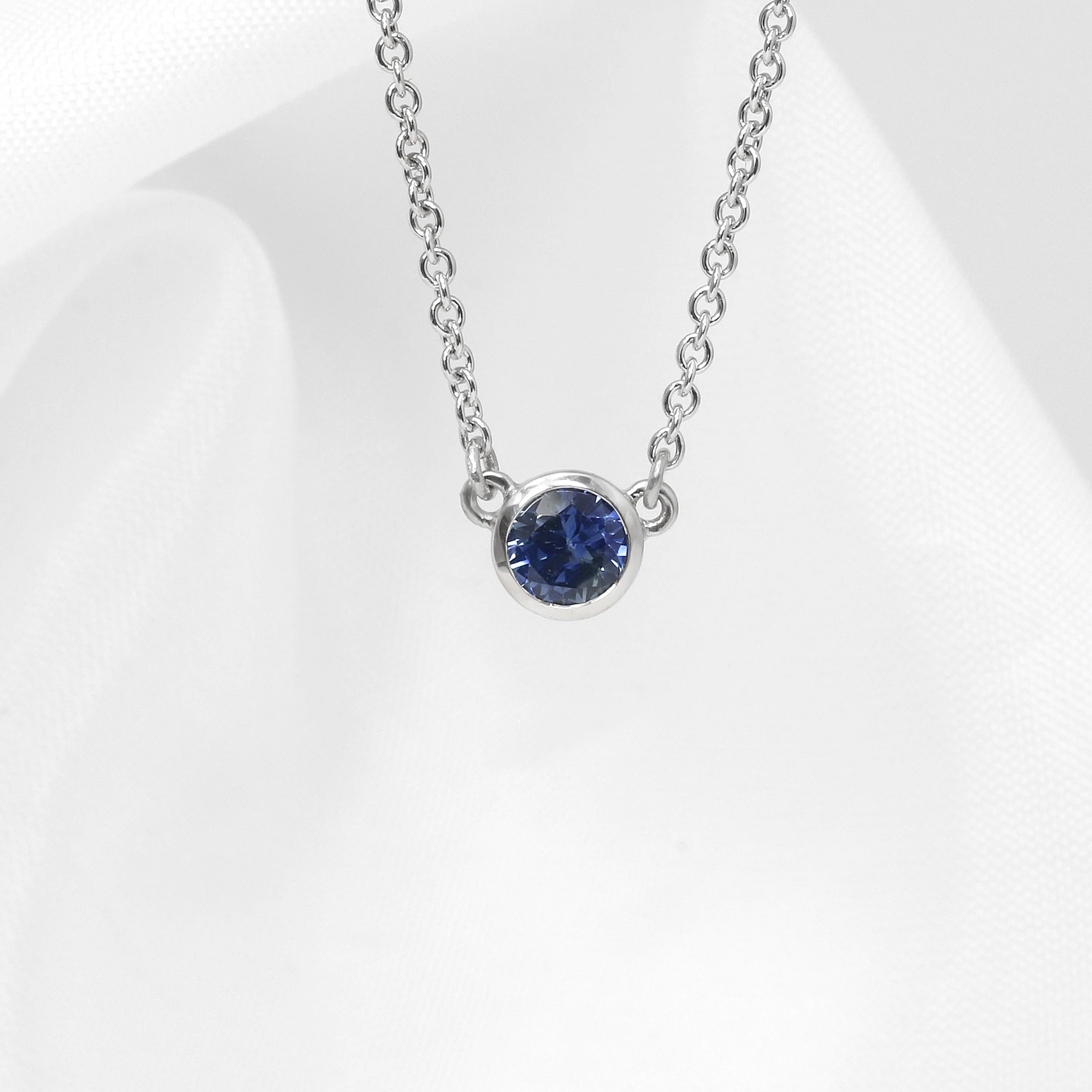  Timothy Roe Sapphire Pendant in White Gold £425.00 