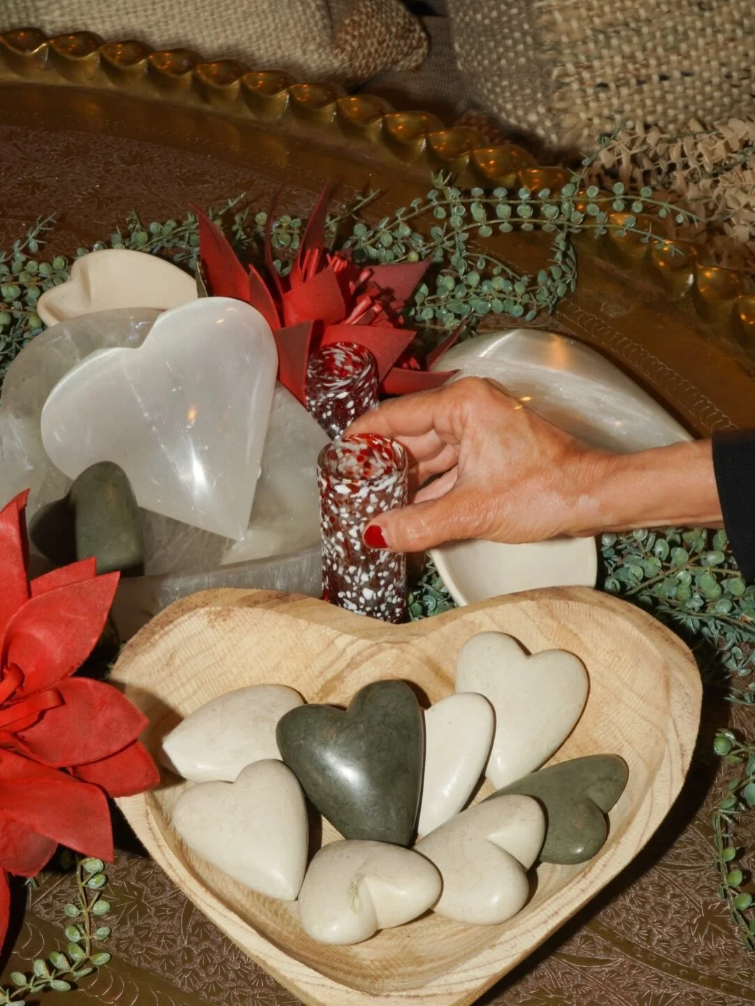 We are here for your Valentine&rsquo;s Day gifting ❤️🤍❤️Stop by and find something special.

#treehousegallery #treehousegalleryfurniture #shoplocal #stpetefl