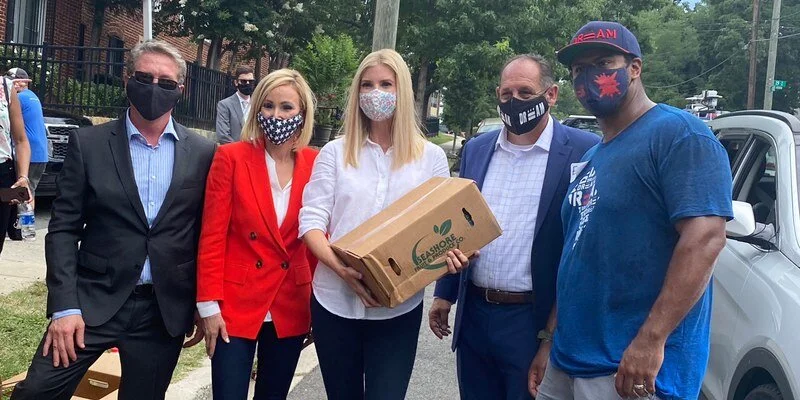 Delivering Farmers to Families Boxes with Ivanka Trump