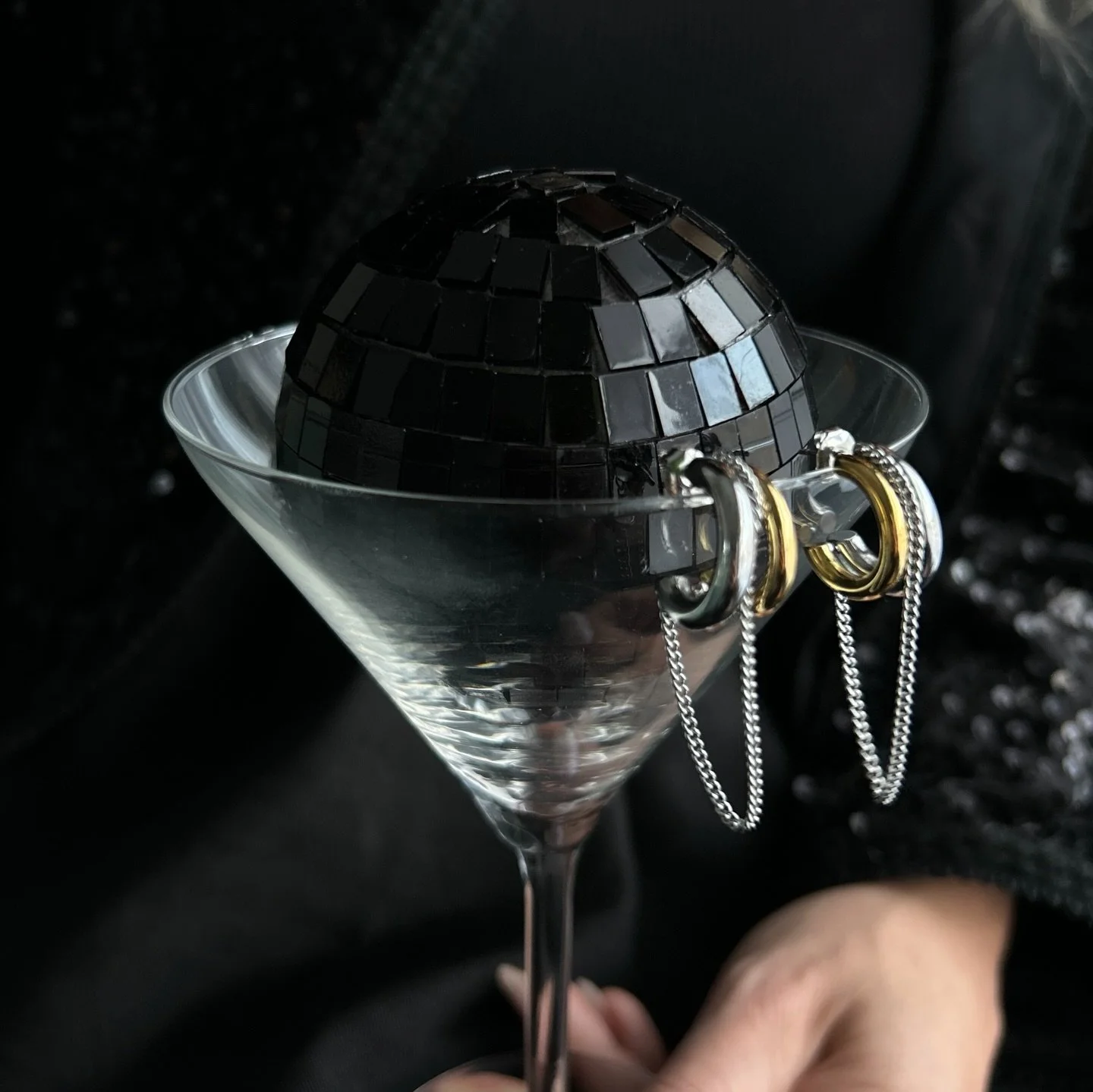 Trenger du gavetips? Da b&oslash;r du ta en titt her 🎁🤩
Enten du shopper til deg selv (helt lov 💁&zwj;♀️) eller noen du er glad i &ndash; i nettbutikken v&aring;r finner du &oslash;redobber, ringer og smykker som garantert blir en hit ✨
Allergiven