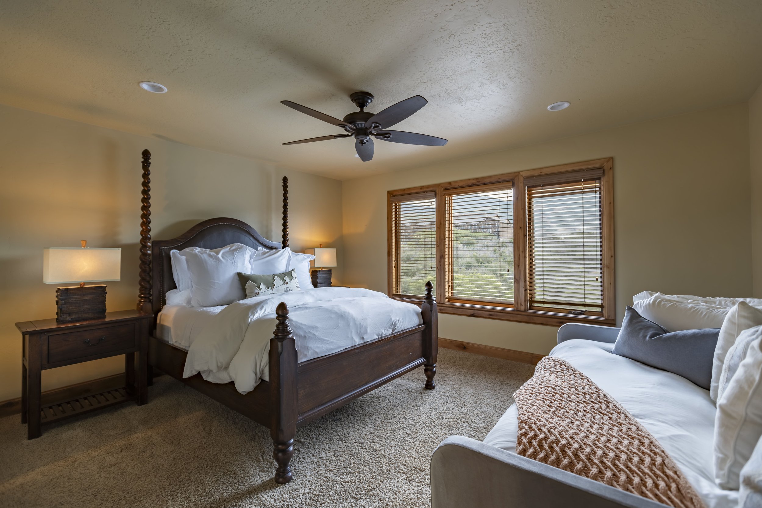DC-Queen with Daybed Bedroom.jpg