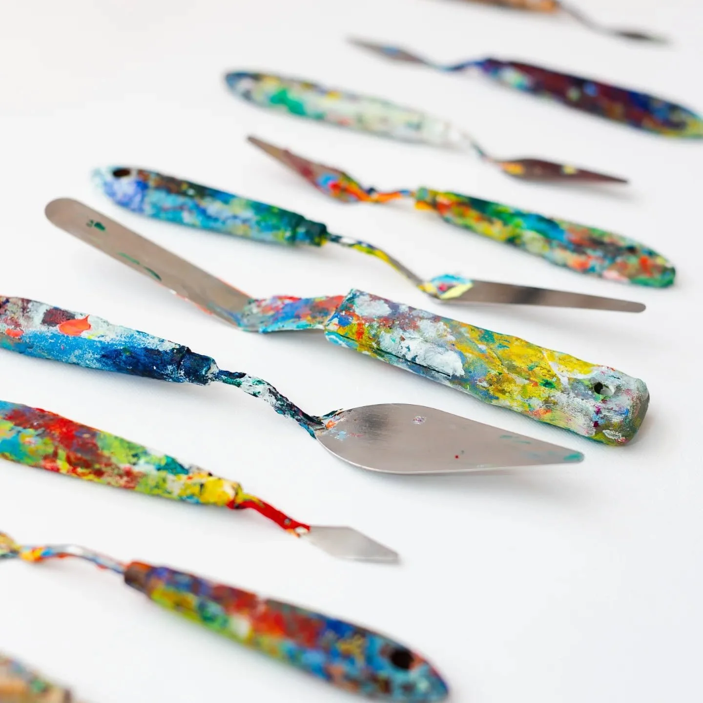 "Big-Bang Major" &mdash; Les coulisses ...

R&eacute;aliser une toile g&eacute;ante, c&rsquo;est une aventure en soi..

Apr&egrave;s la recherche des couleurs des outils du mat&eacute;riel, 
j&rsquo;ai commenc&eacute; par travailler au sol,