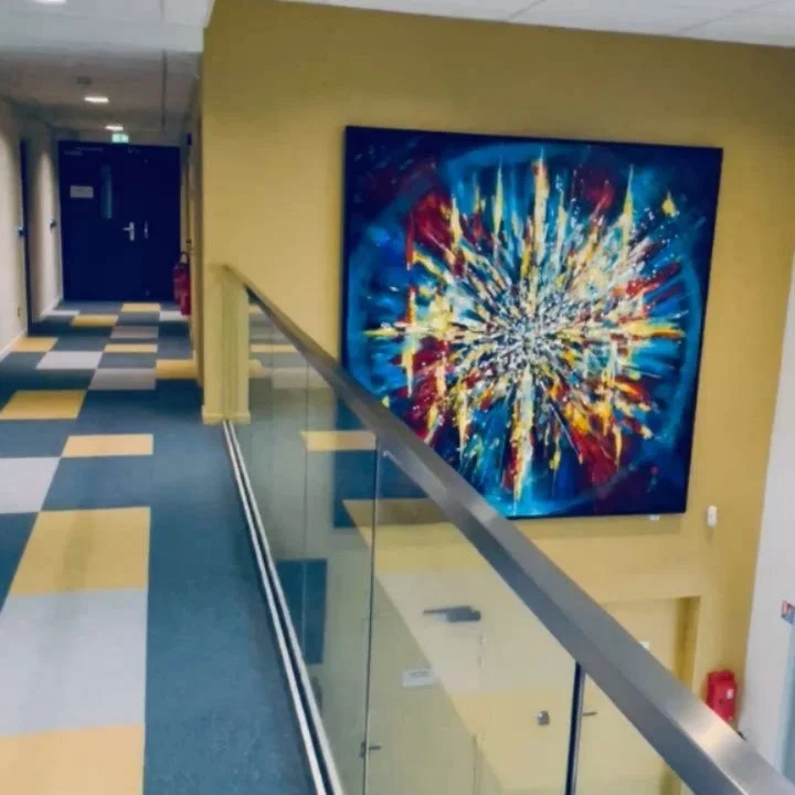 Il y a quelques mois j'ai eu le plaisir d'&ecirc;tre choisie pour r&eacute;aliser une dizaine d'&oelig;uvres pour le centre d'excellence spacial de l'OTAN 💫🙏

Cette organisation militaire internationale a inaugur&eacute;e le NATO space centre of Ex