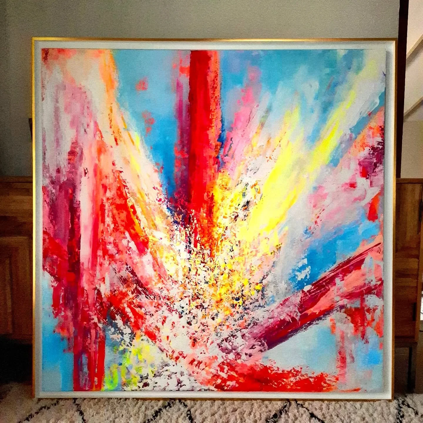 &ldquo;Cosmic Love &ndash; Extase &rdquo; (120 x 120 cm).

Une &oelig;uvre &agrave; la fois douce et puissante, comme ce moment suspendu o&ugrave; tout bascule&hellip; Et si l'amour &eacute;tait une force?

Une mont&eacute;e d&rsquo;&eacute;motions q