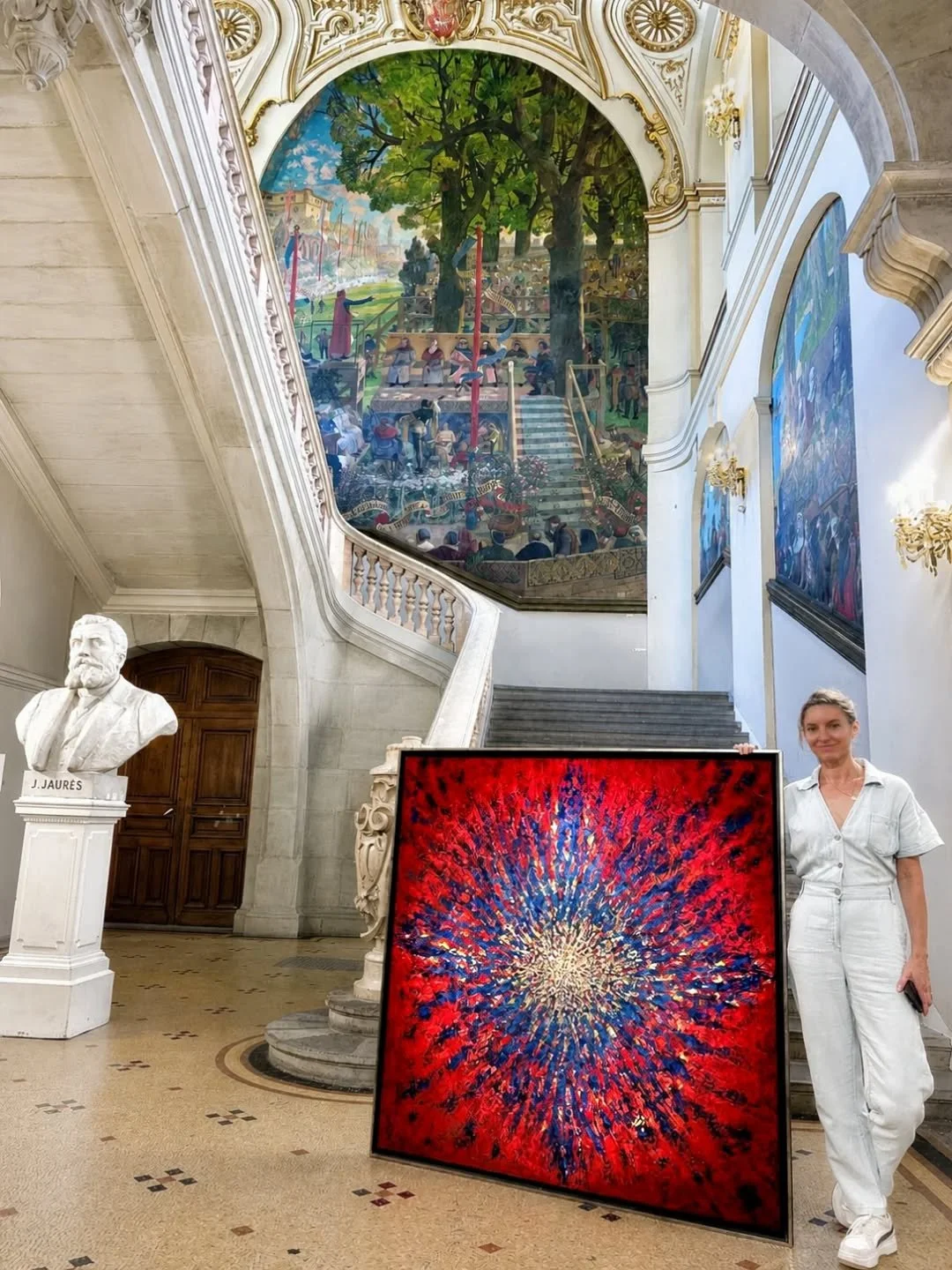 Mon Orion avait rendez-vous pour une seance photo dans l'escalier de la Salle des Illustres.❣️

Pour l'occasion, Jean Jaur&egrave;s a accept&eacute; de superviser discr&egrave;tement la s&eacute;ance photo.

💫l'&oelig;uvre Orion ( 140x140 cm) est di