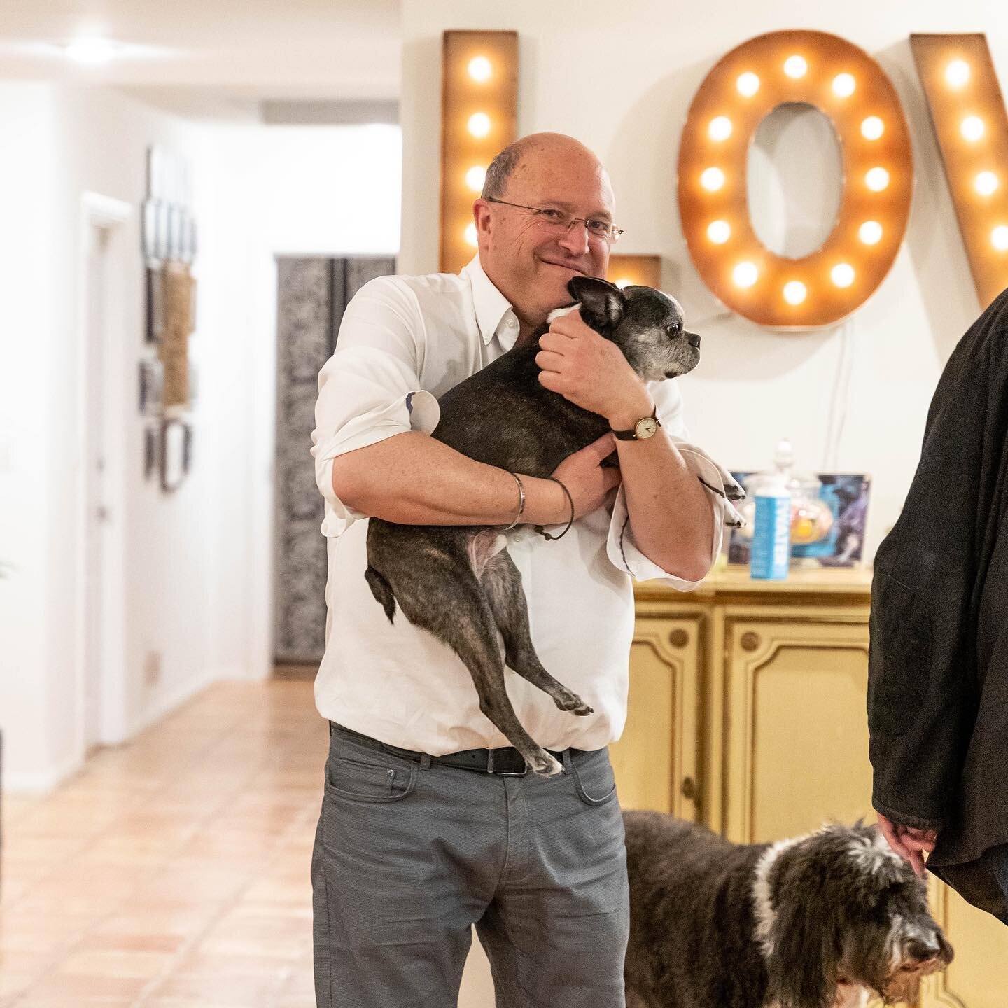 Just a reminder that dogs are a bundle of love! Just like @cajegr is. 💕 #twosday #twodogs #fiance #homelove