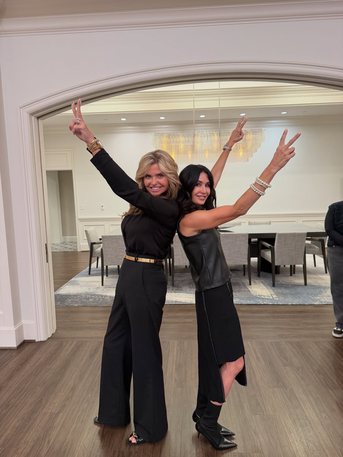 Somebody snuck in😂swipe➡️