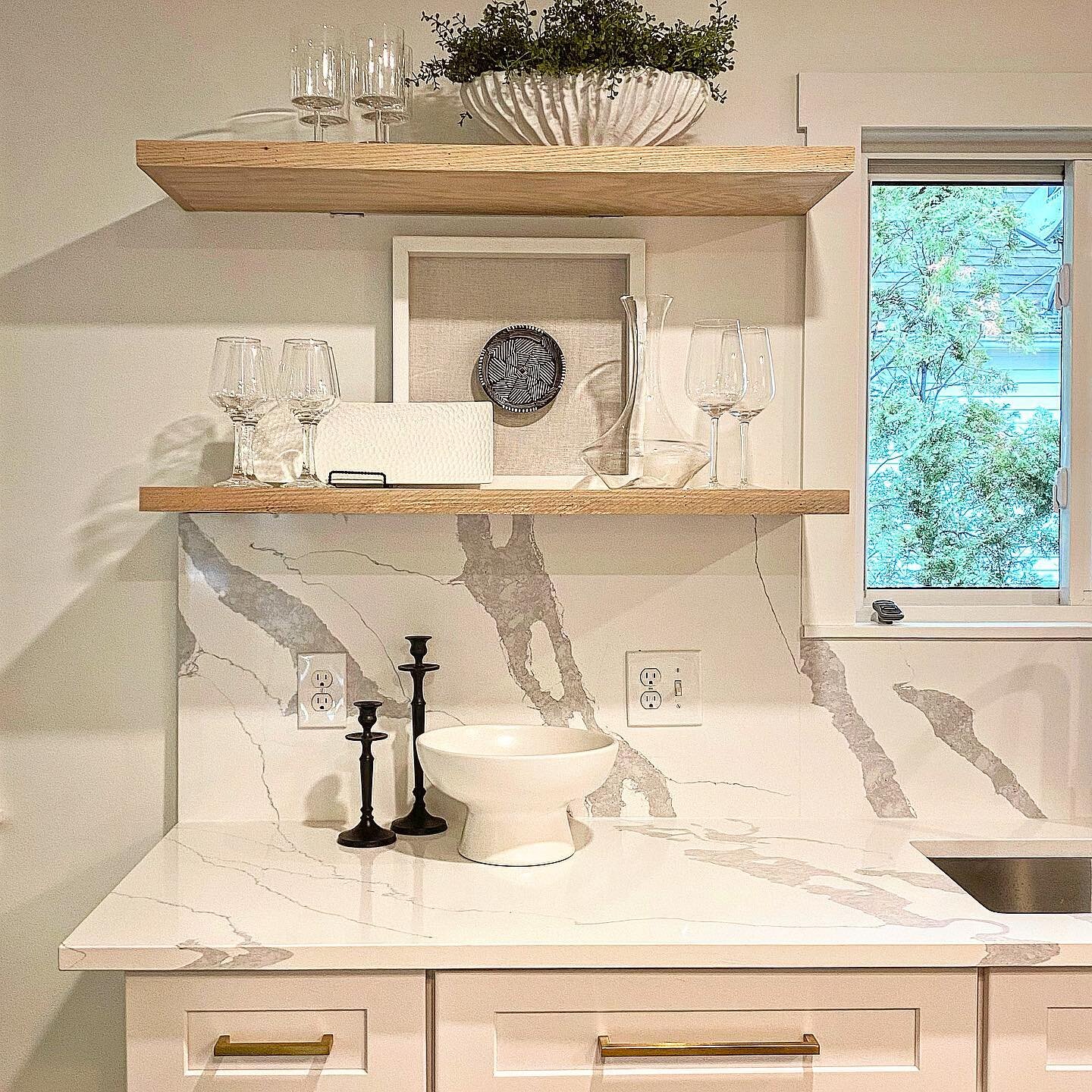 We loved staging this gorgeously updated Grosse Pointe Farms home - the finishes spoke for themselves, and a little staging went a long way here. What do you think? How stunning is this home?
.
.
.

#foxdesignandstaging #stagedtosell #homestaging #in