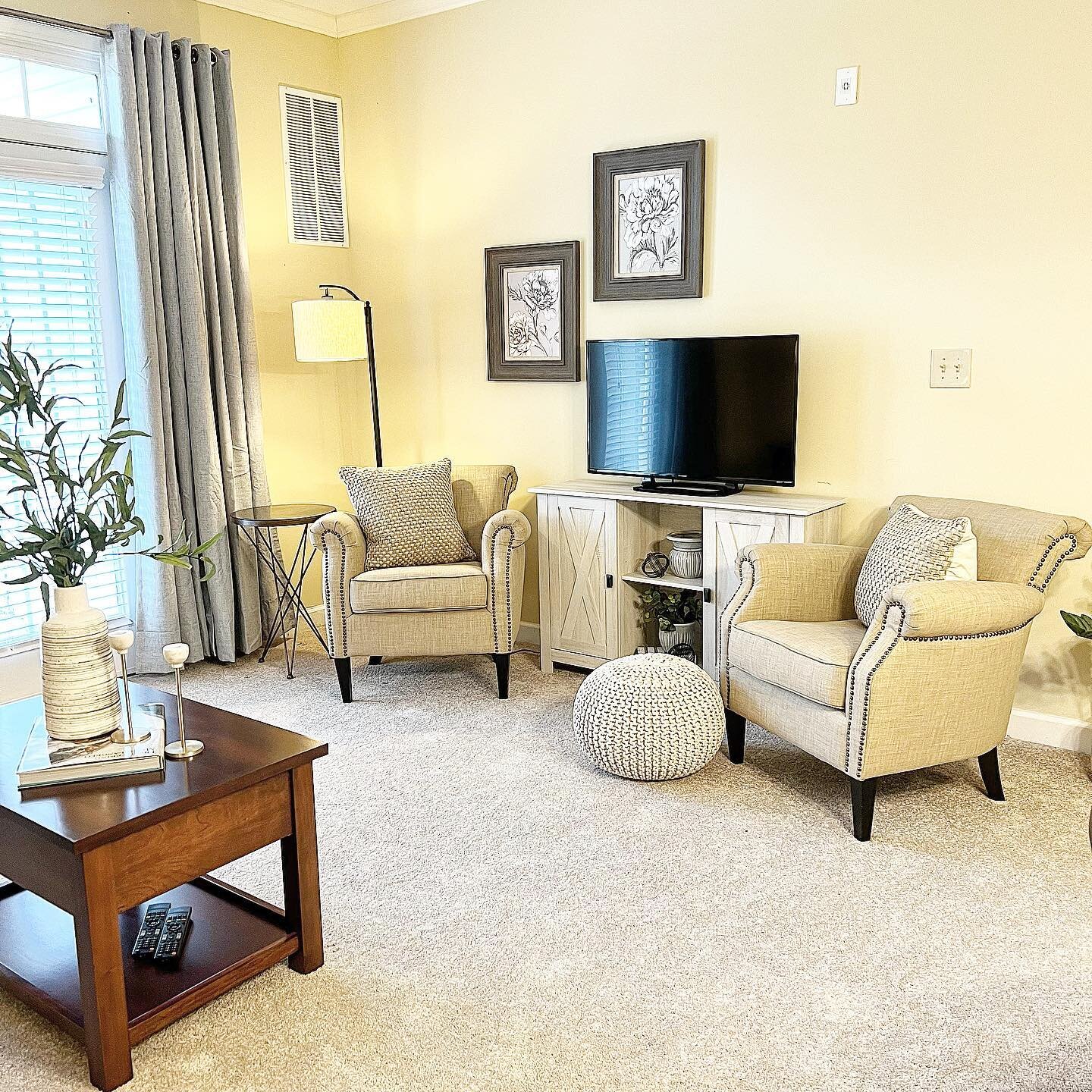We loved traveling to Charlotte, NC to refresh this model unit at Waltonwood Providence - we used some of the existing pieces and added fresh touches to work within the budget and deliver a gorgeous final product. What do you think?? 
.
.
.

#foxdesi