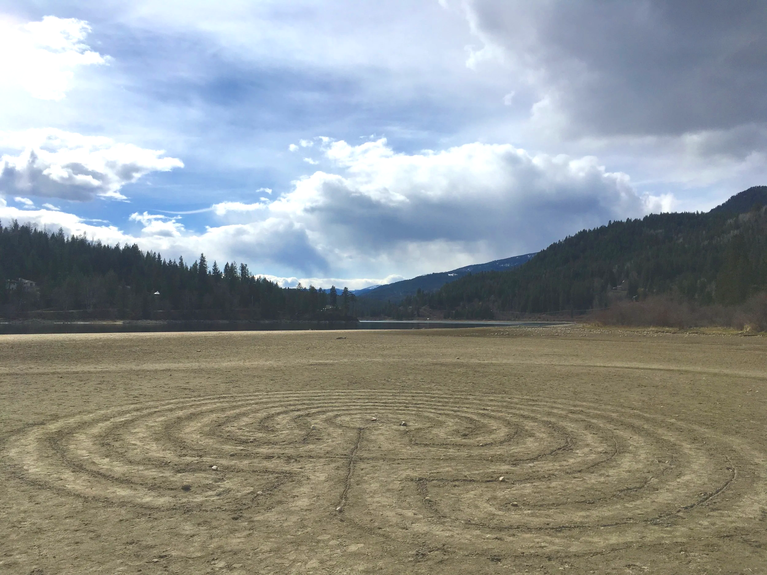 Sarah+West+artist+land+art+labyrinth.png