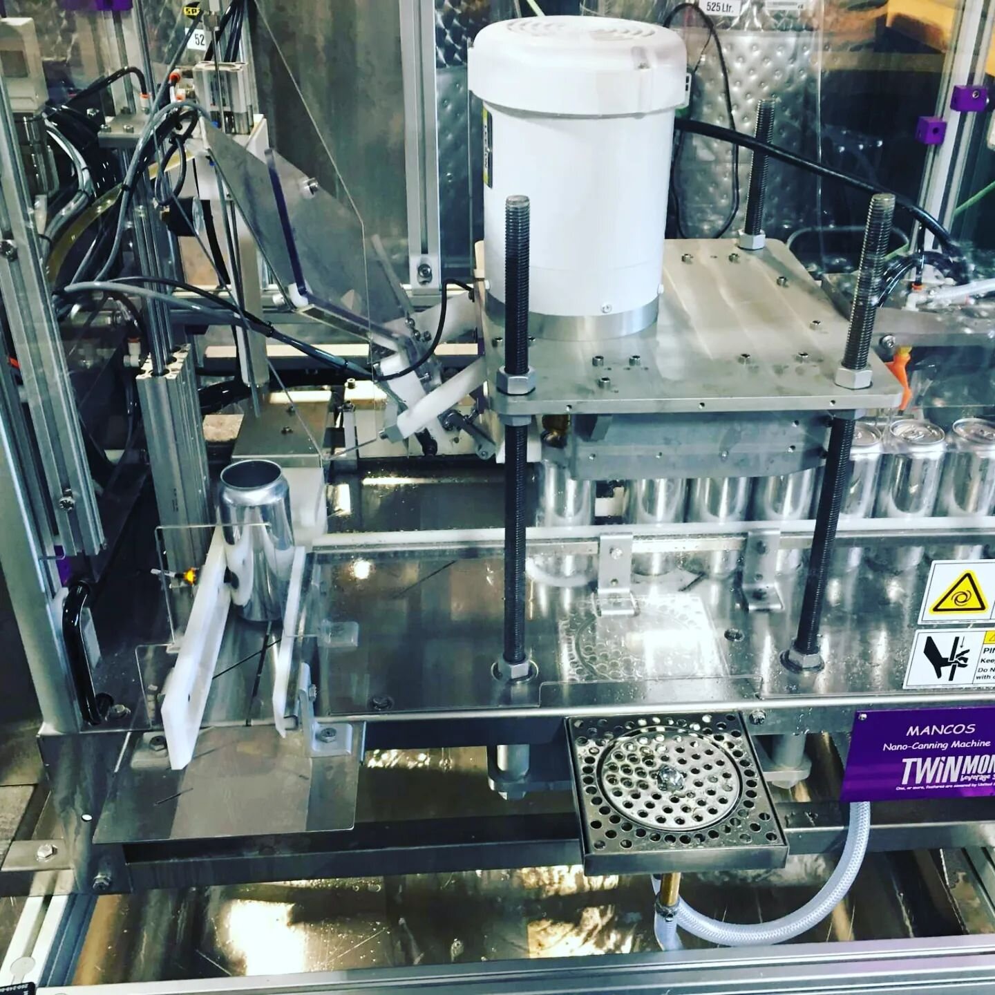 This fancy machine did a thing today  and Lucky Goat IPA is now available in cans to go!

Open until 9pm tonight. See ya soon 🍻