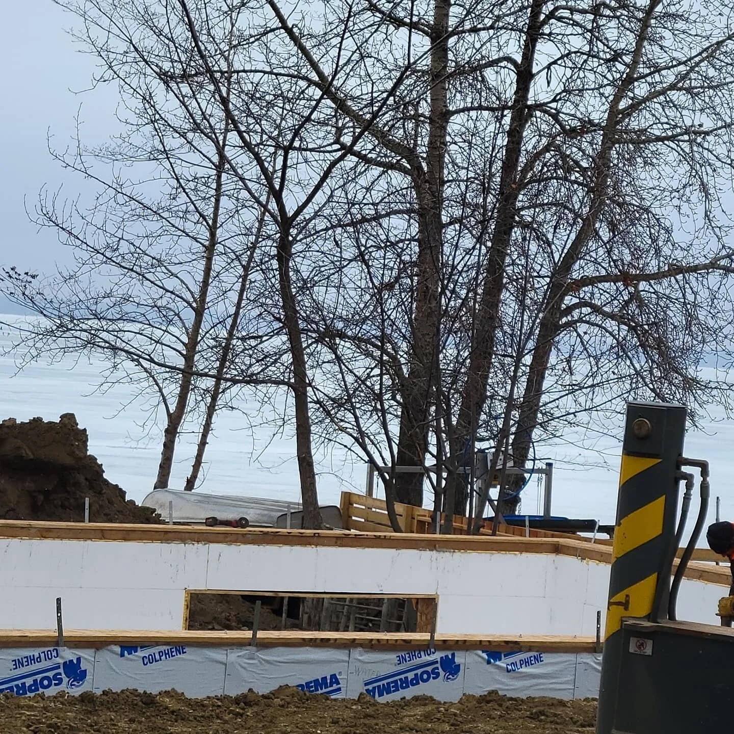 This is happening right now!  Poplar Bay #pigeonlakefoundations #concrete #DavePreheim #foundations  exciting day for the Owner.