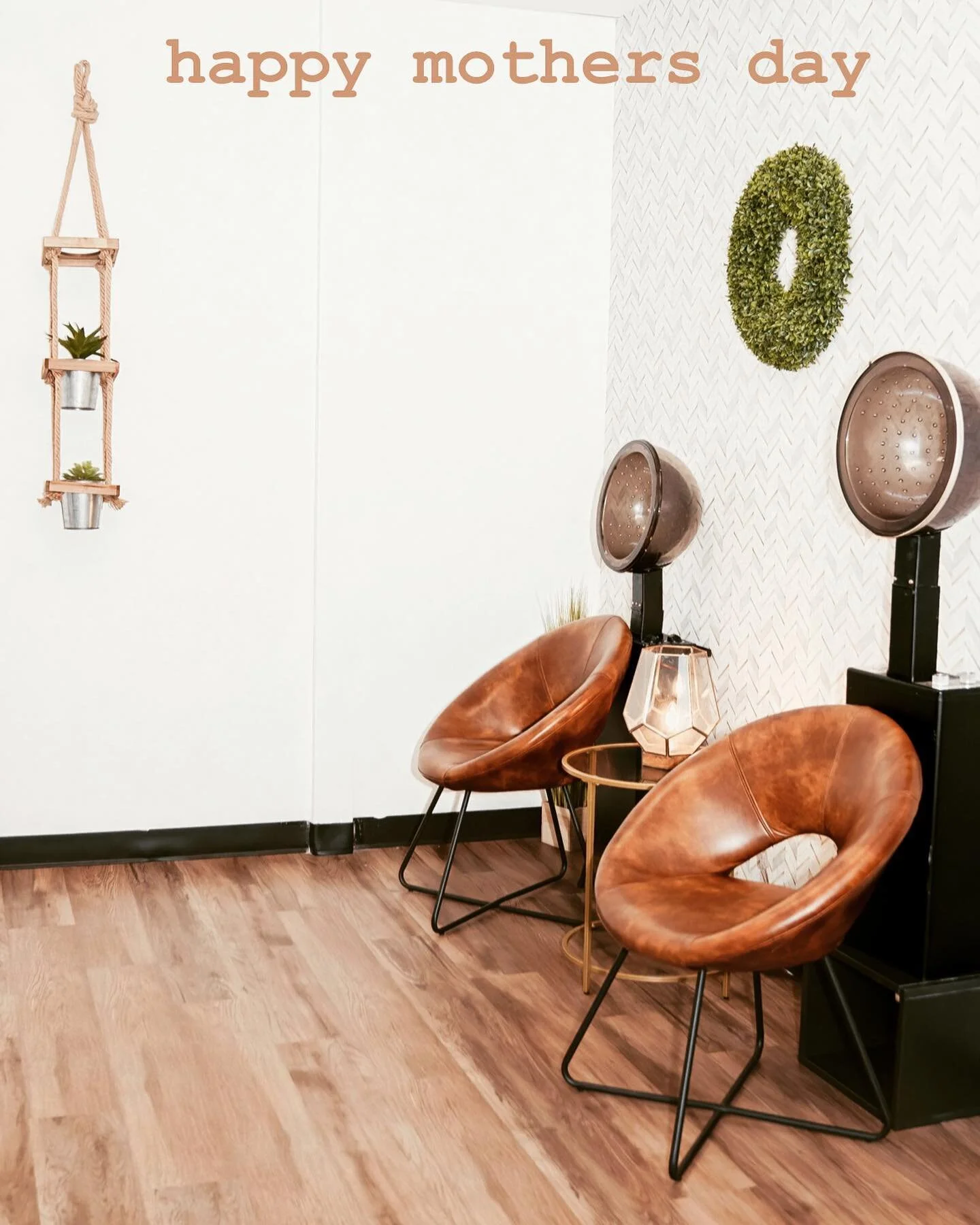 ʜᴀᴘᴘʏ ᴍᴏᴛʜᴇʀꜱ ᴅᴀʏ
&bull;
&bull;
to all the amazing moms out there 🤍
&bull;
we hope you have a great day - glammed 
#happymothersday #holiday #stylist #newsalon #modernsalon #motherday