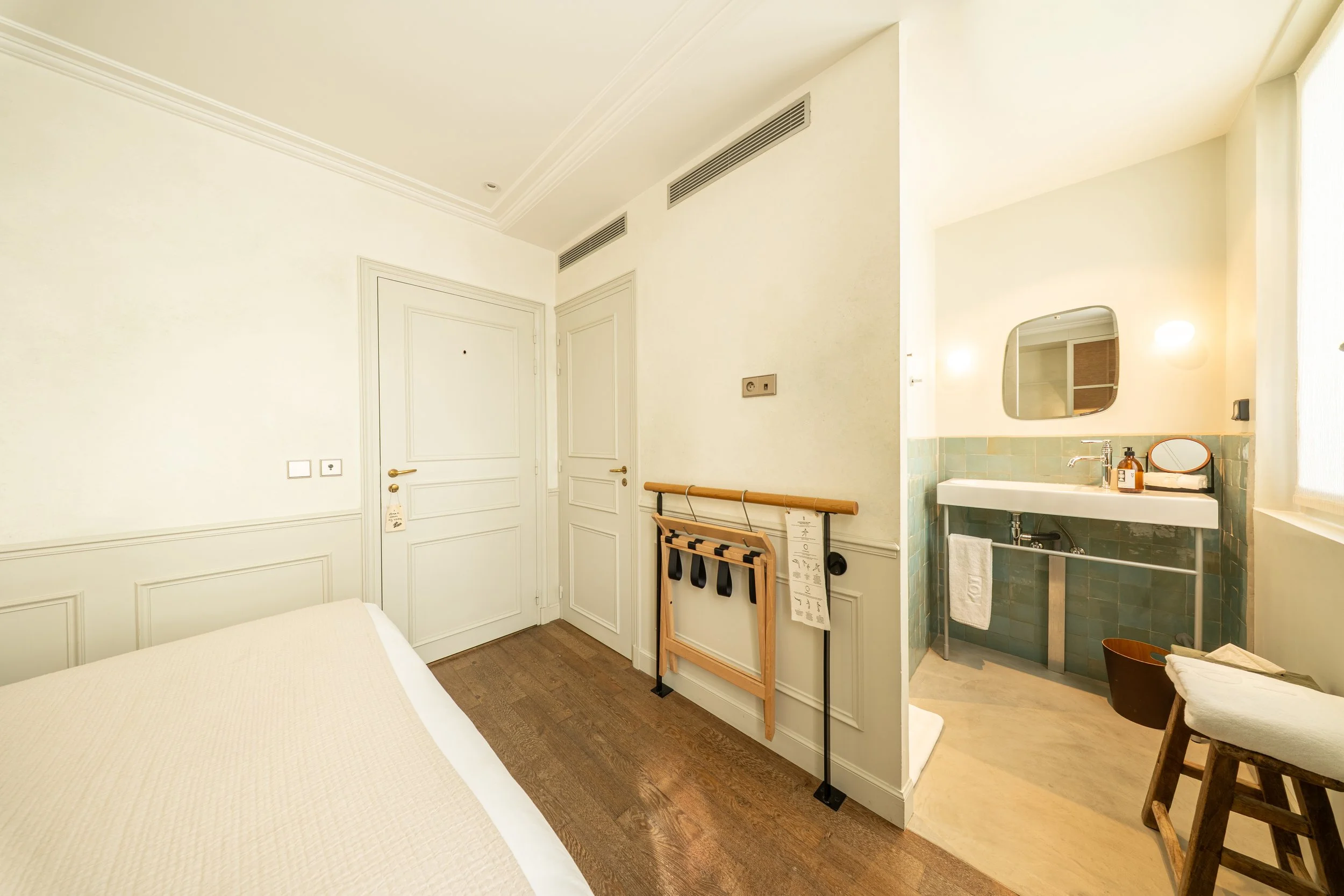HÔTEL HOY - CHAMBRE 2-2.jpg