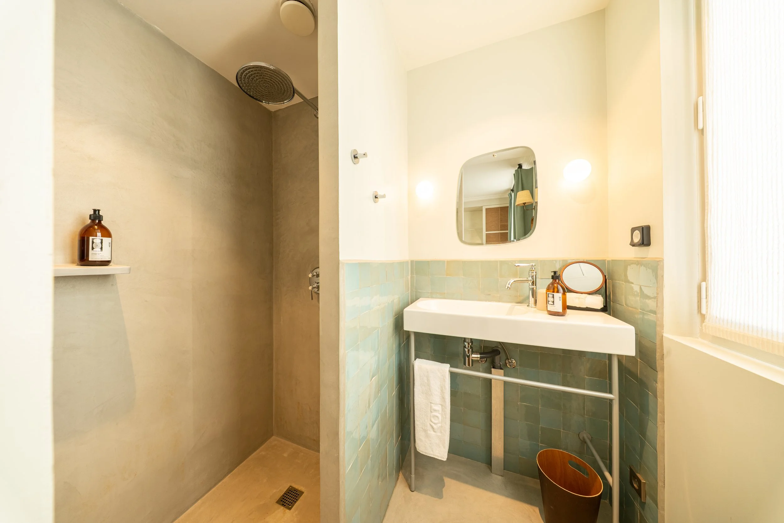 HÔTEL HOY - CHAMBRE 2-3.jpg