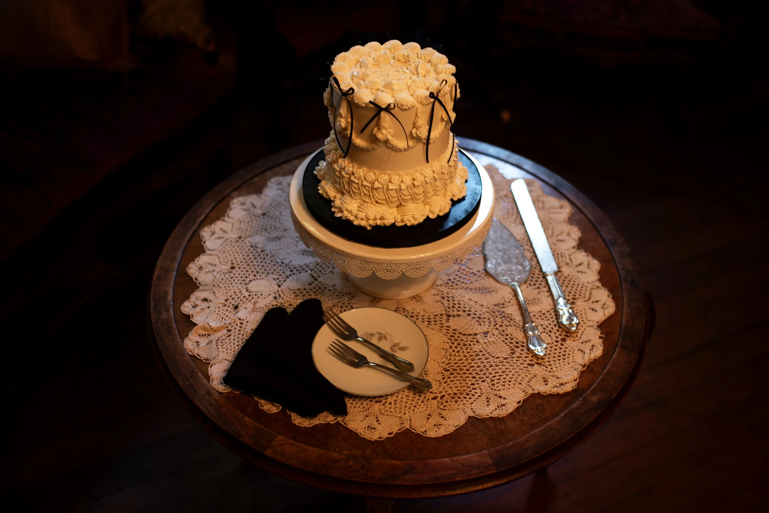 wedding cake Portland OR wedding alternative documentary photographer