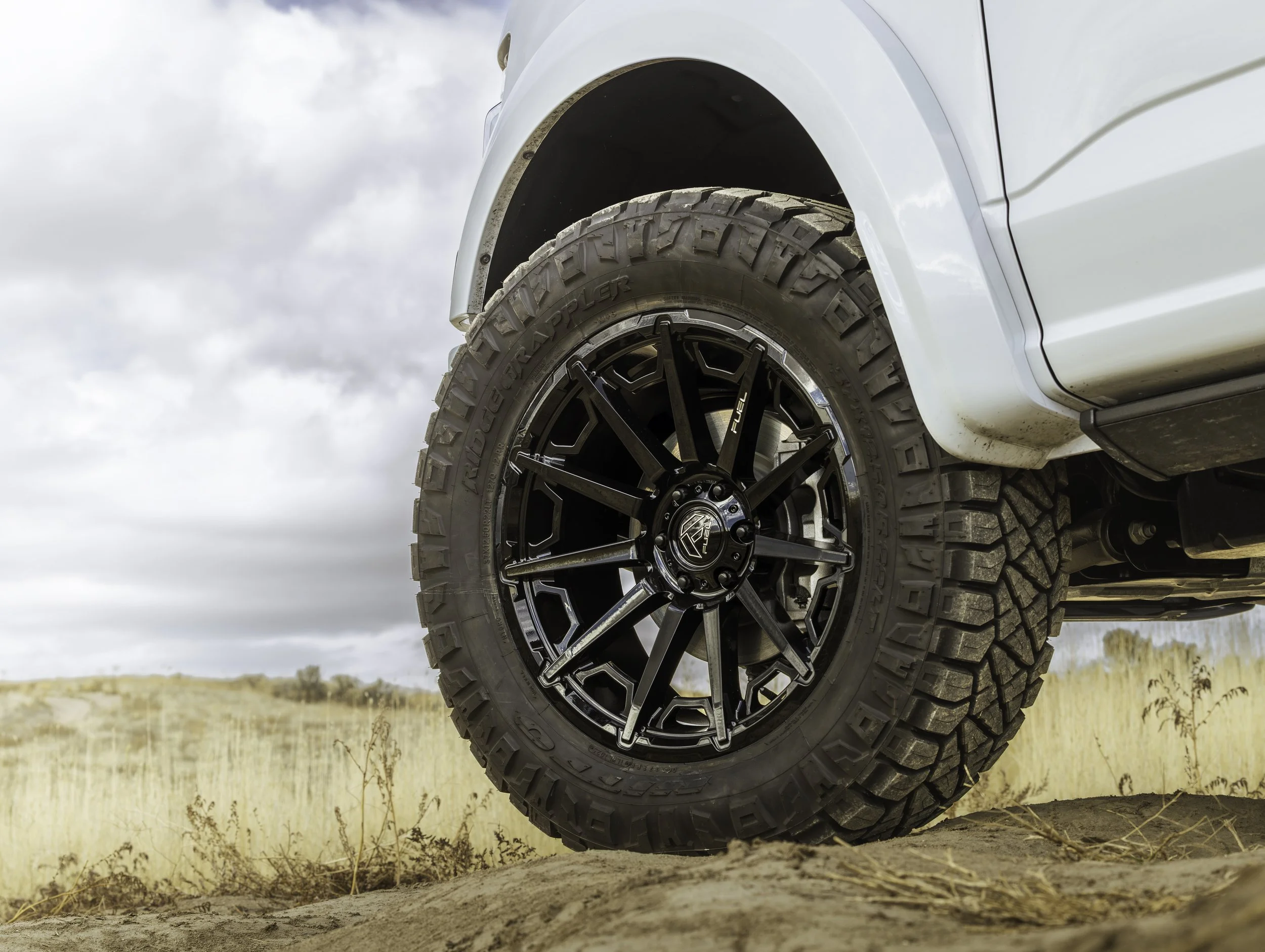 fuel off-road-grip-fc900-gloss black-22x9-2025 ford f150 raptor r 4.jpg
