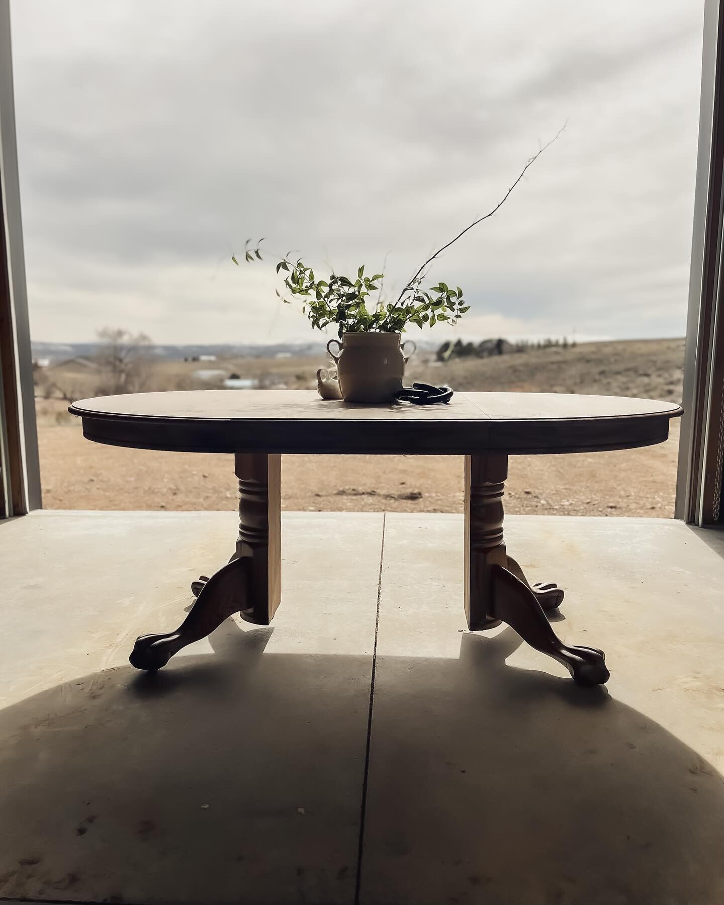 I love a good still photo, almost as much as I love how this table turned out. 

#furnituremakeover #sentimentalpieces #furniture #makethingsbetter