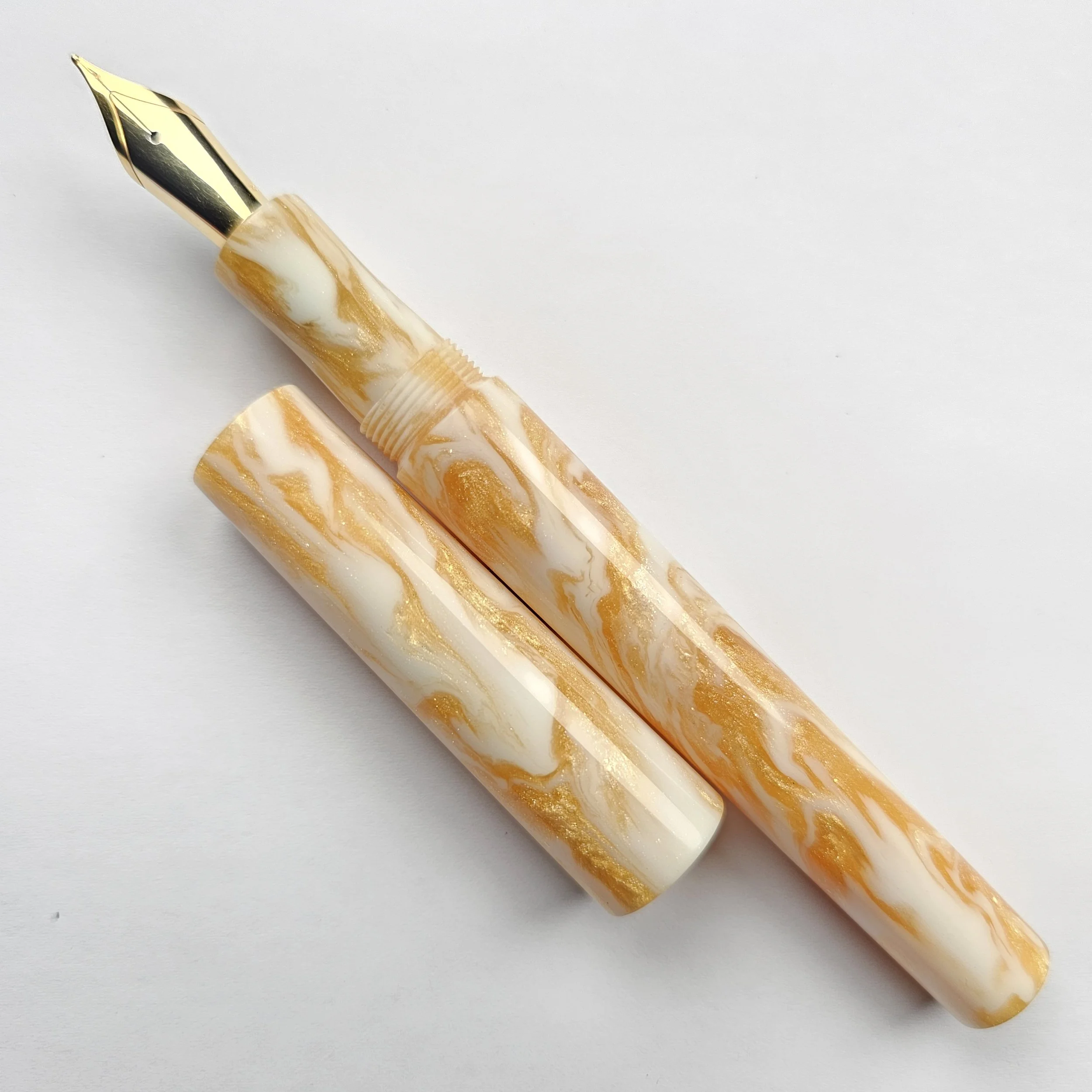 DiamondCast - Gold and White