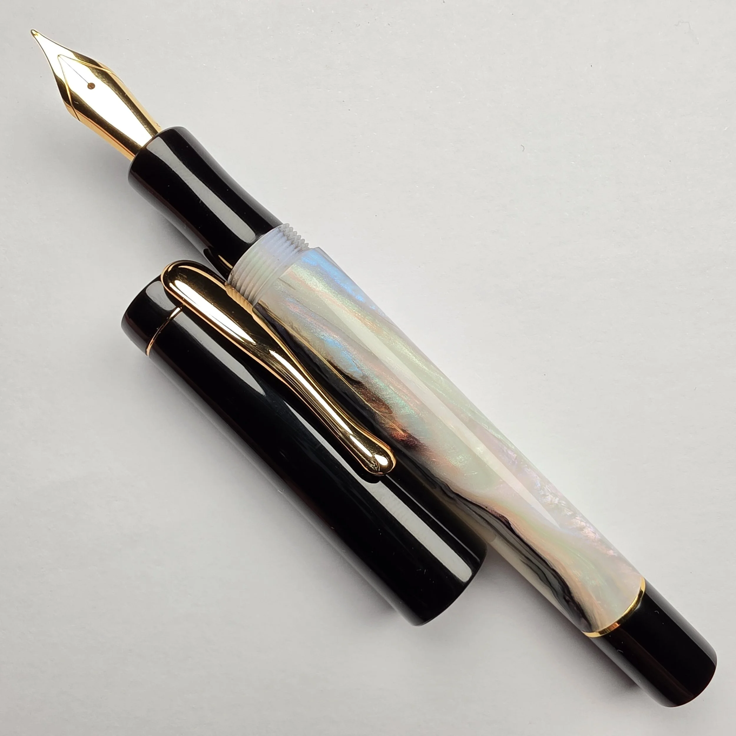 Turnt Pen Co -Papillion Extra Light Deluxe (MnM)