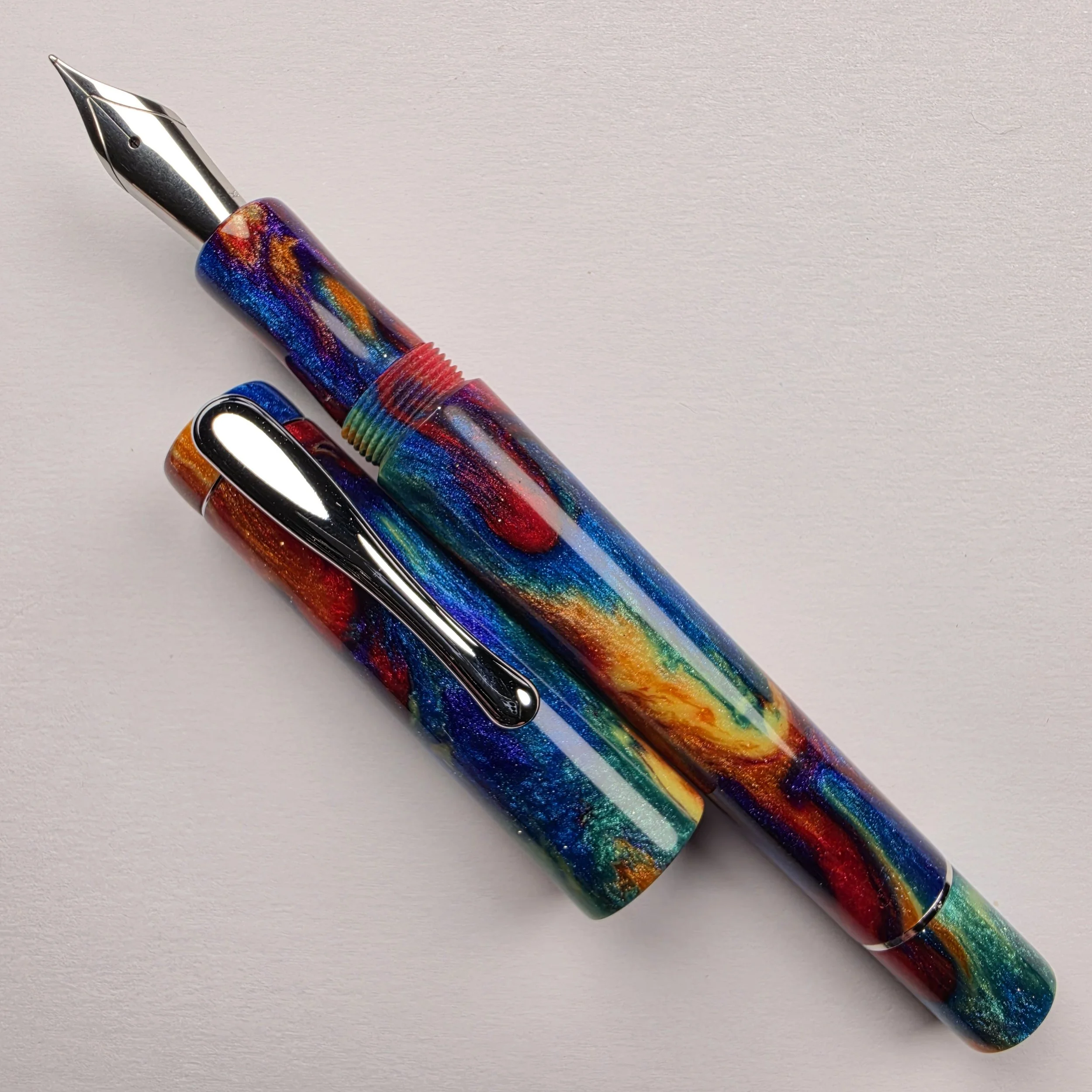 DiamondCast - Oilslick (Rainbow) Deluxe Fountain Pen (2)