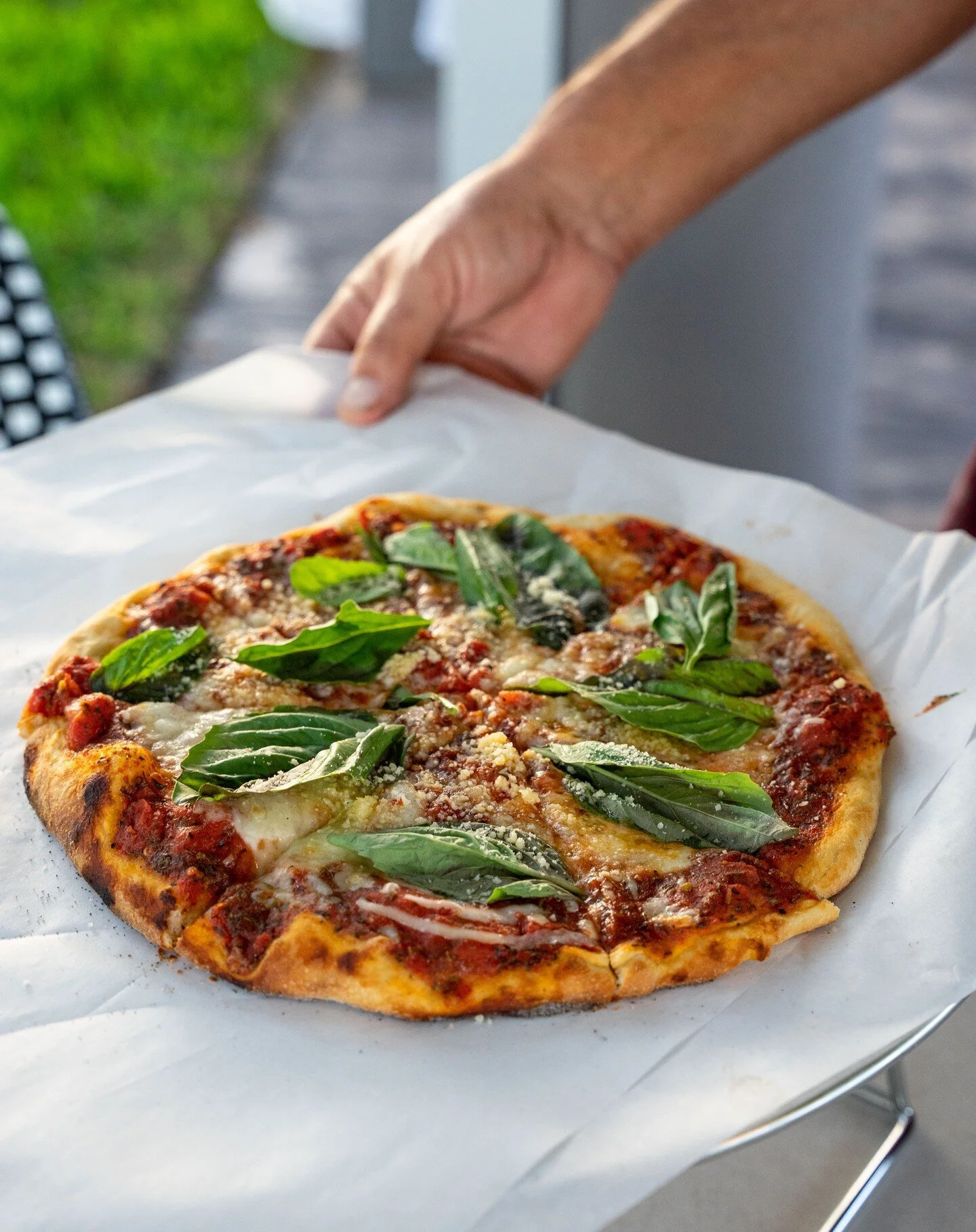 Everyone is always trying to get a slice 🥵 
.
.
.
#edible #ediblecommunities #edibletampabay 
#tampafoodies #yelptampabay #tampabayfood #tampafoodblogger #tamparestaurant #stpetefoodies #tampabayeats #yelptampa #tampabayfoodies #stpeteeats #tampafoo