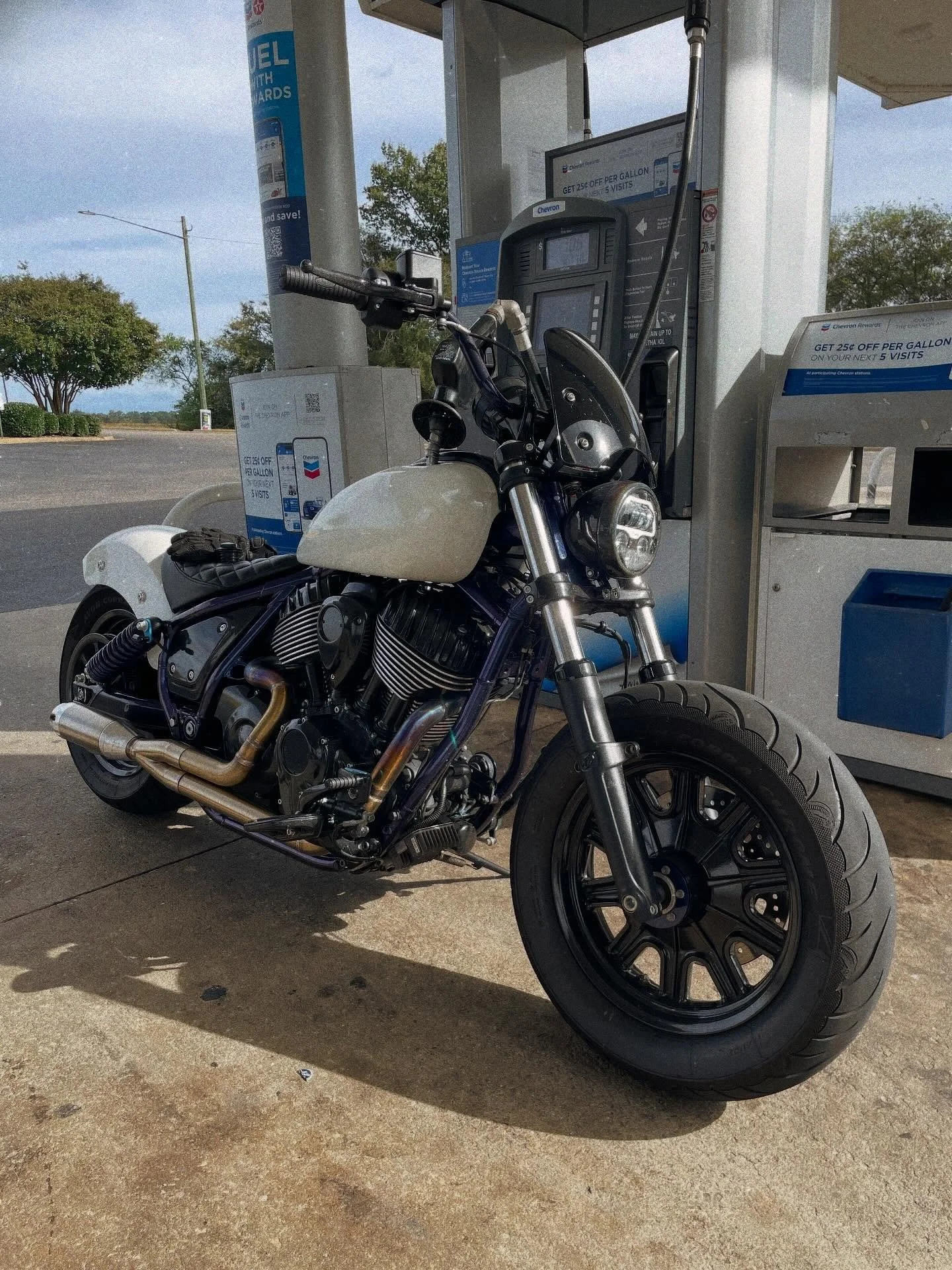I only take pics at gas stations. 🤘🏾😬🤘🏾