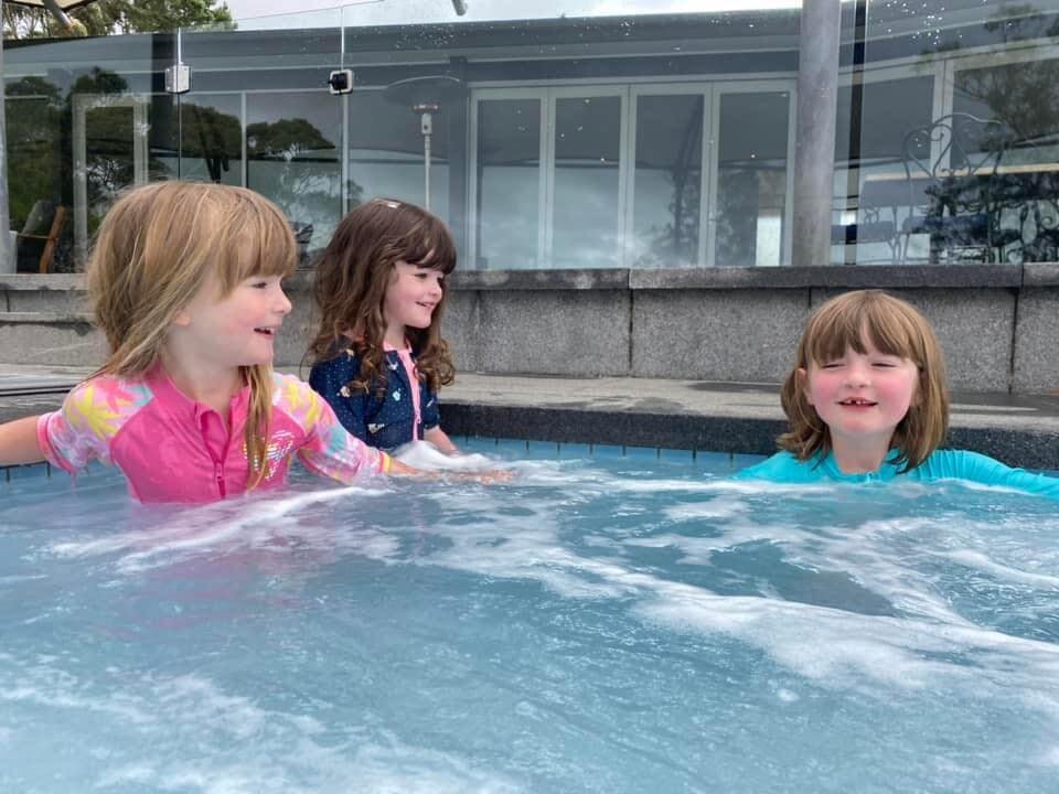 How cute is this?! The little ones enjoying the warmth and bubbles of the spa! Set to a barmy 38 degrees celsius, even during the cooler months you&rsquo;ll be warm as toast! 

Graysons Estate, the perfect destination for family reunions, group holid