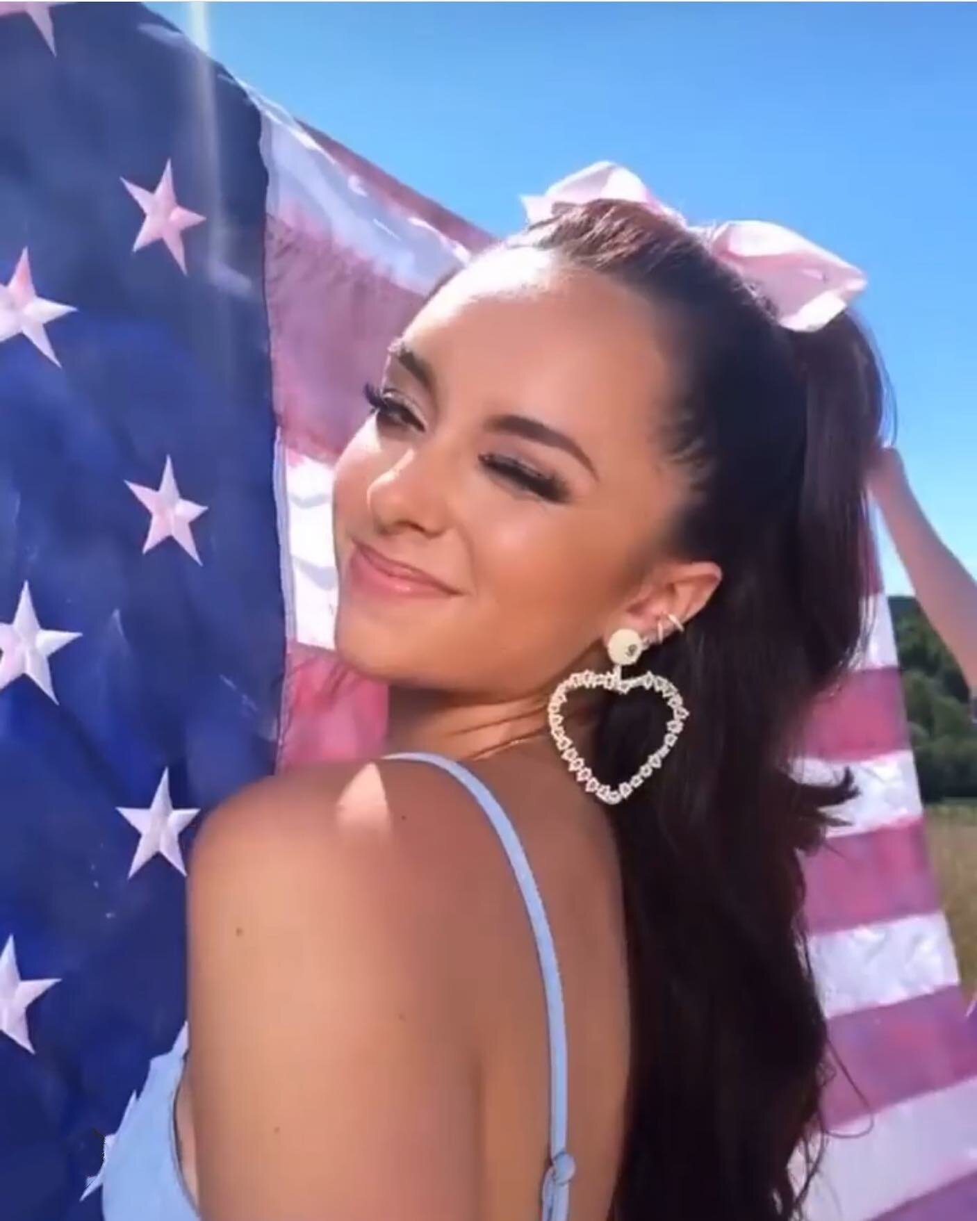 Happy and safe 4th! 💥🇺🇸 
.
.
Screenshot taken from @youngandfreeseniors reel because it was just too perfect!
HMU: us! 
Venue: @themeadowsraleigh 
Fashion: @cousincouture 
.
.
.
#fourthofjuly #winkhairandmakeup #happy4thofjuly #wink