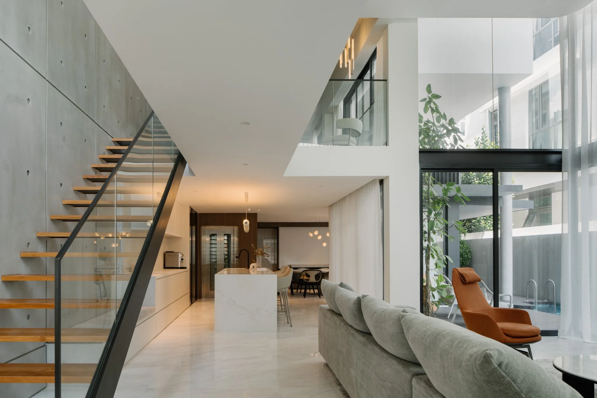 Entry way with double volume