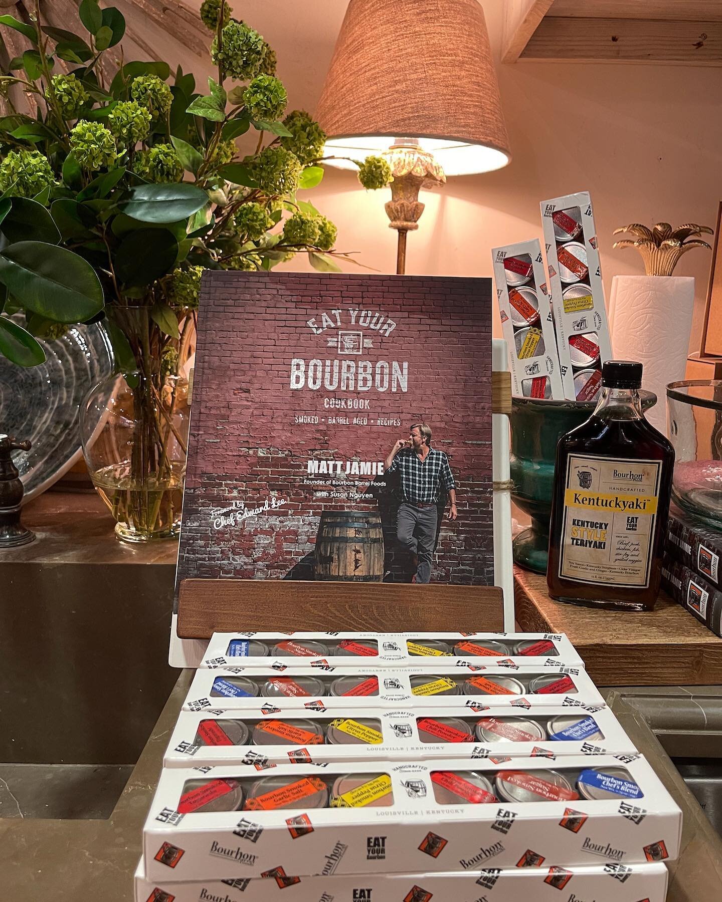 Perfect gift for the special man in your life 🎁 ⁠
⁠
🥃Eat Your Bourbon is a beautifully designed and colorfully photographed must-have cookbook that celebrates the unique range of Kentucky's Bourbon Country.