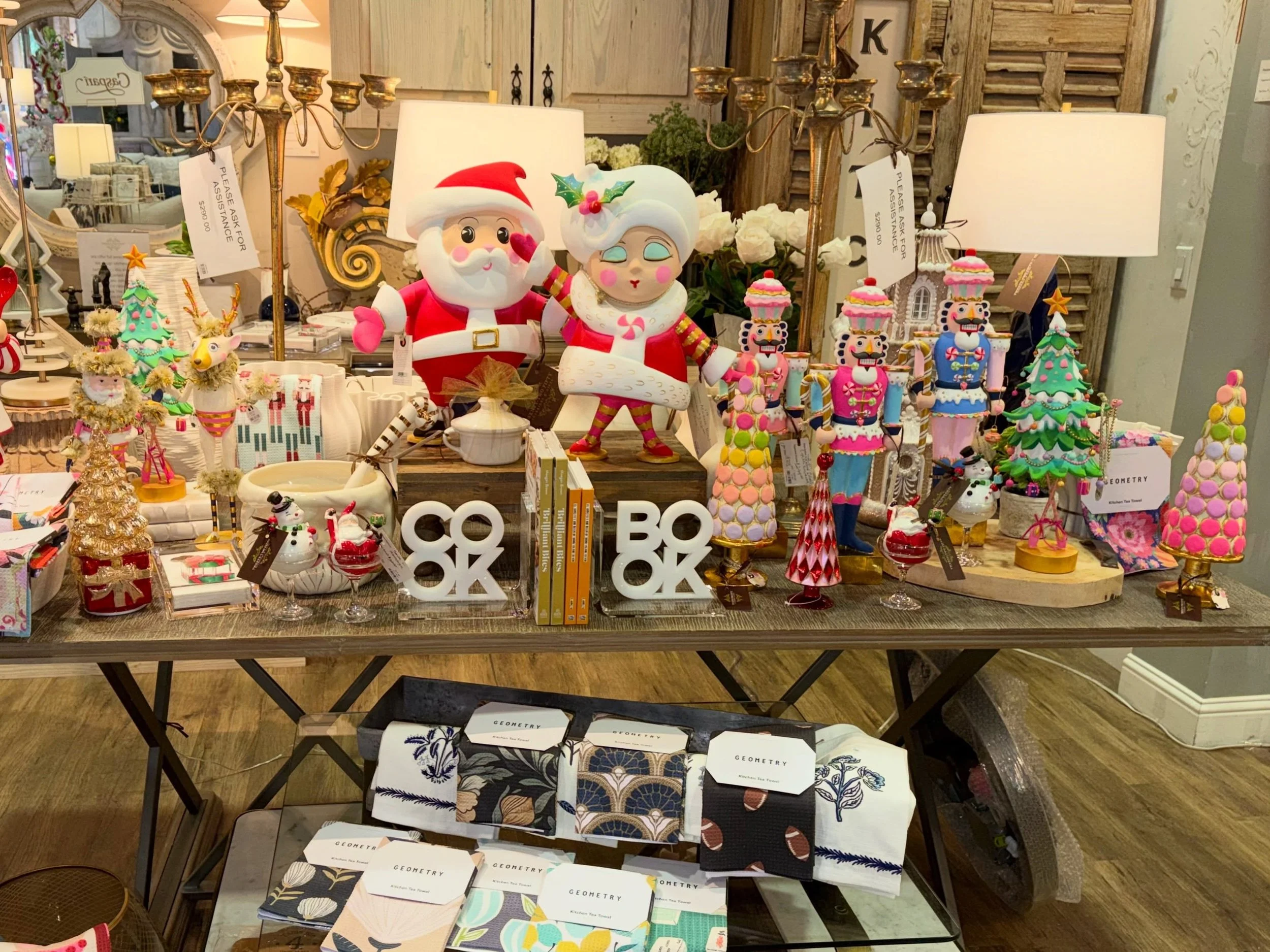 It&rsquo;s happened&hellip; the holidays have officially arrived! 🎄✨

Once again, we&rsquo;re FULL of beautiful holiday d&eacute;cor&mdash;and somehow, the accessories are even better this year. From festive finishing touches to statement pieces tha