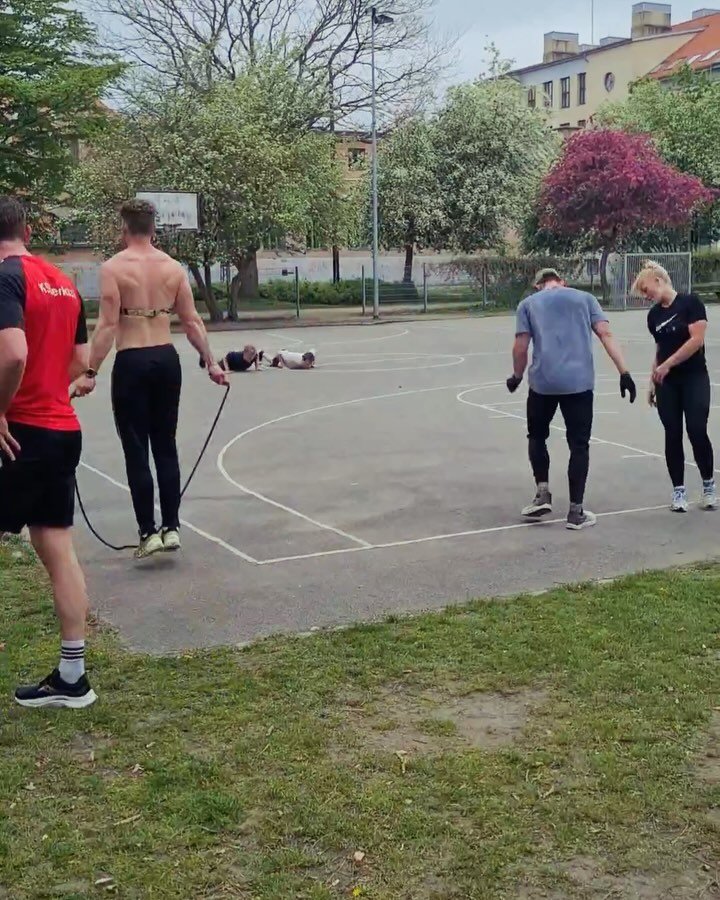 TRAINING DAY MAY EDITION

WORKOUT 3 | In teams of two

60 one-arm clean &amp; jerks in sets of 2 reps (equal share)
Run from point A to B (1,5 km)
30 devils sprints
600 single unders
30 devils sprints
600 single unders
30 devils sprints
Run from poin