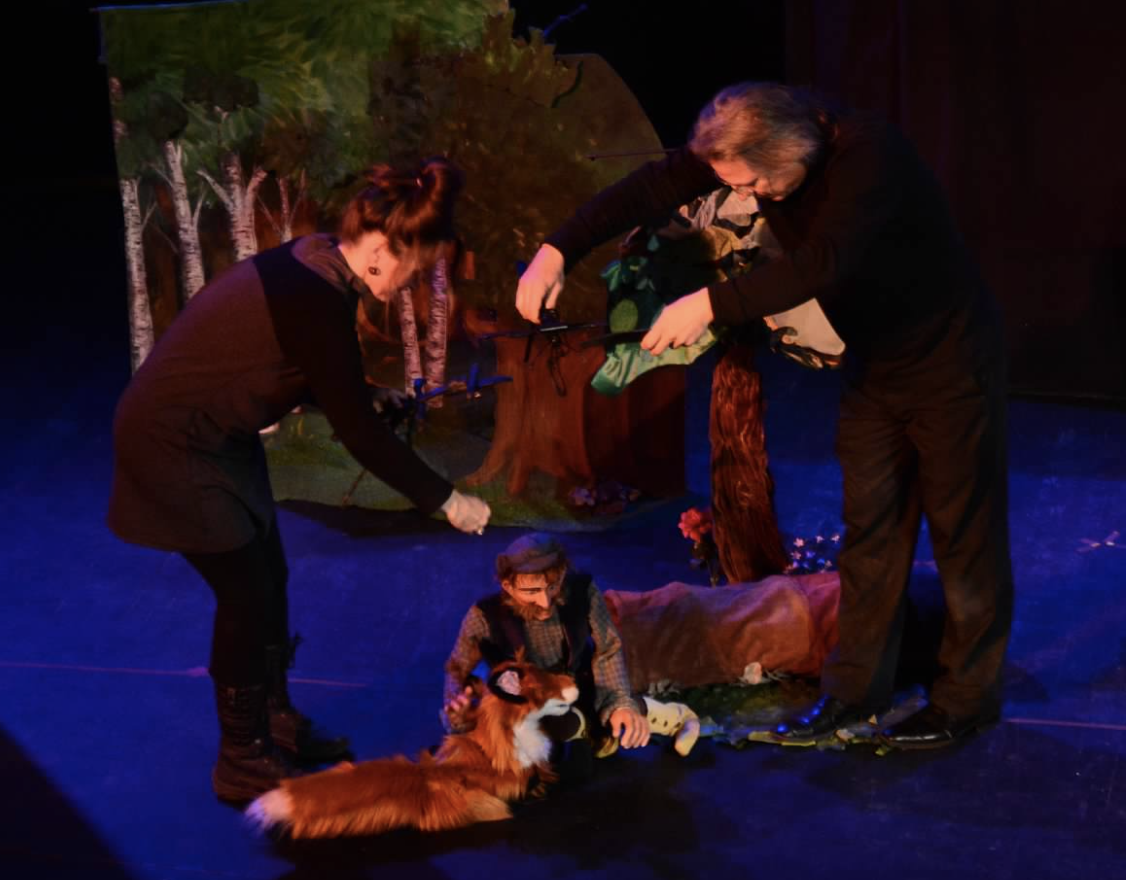Puppeteers Barbara Paulson and Dan Baginski manipulate Sharp Ears and Bartos marionettes