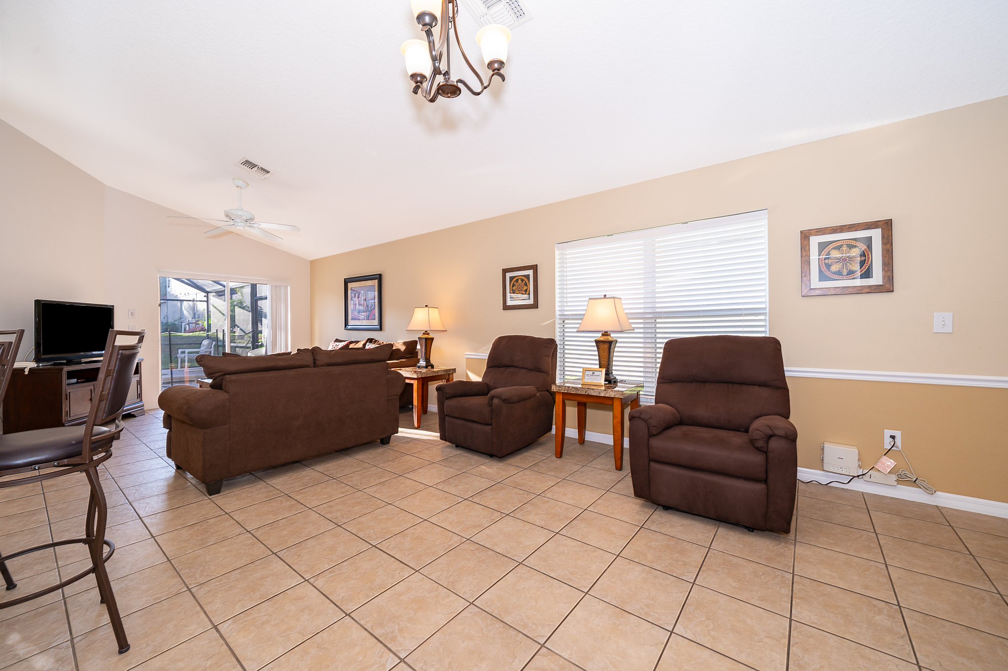 152 Cordova Ave-12.jpg